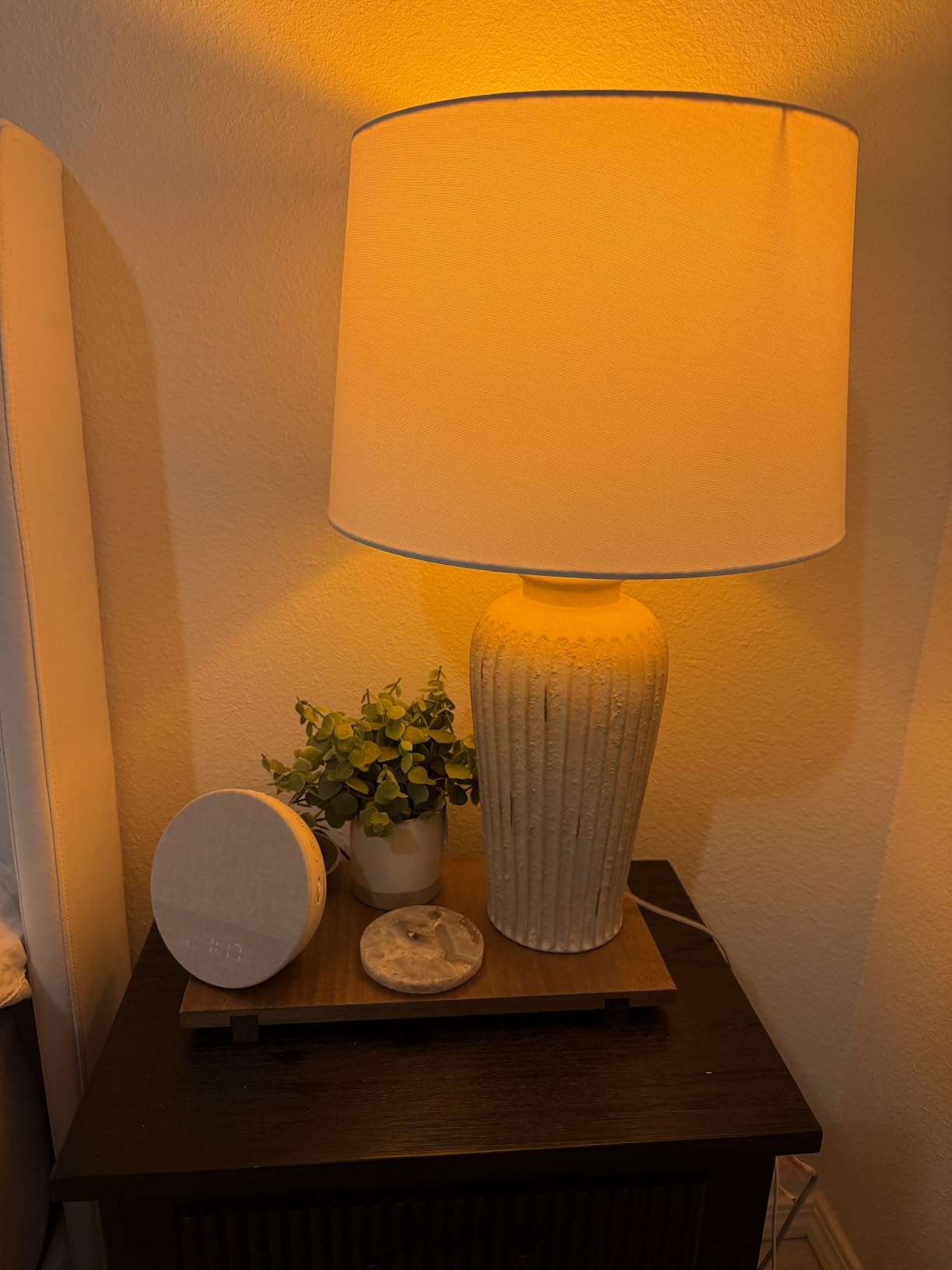 hooga Circadian Rhythm Full Spectrum LED Light Bulb - 2700K, 2100K, 1400K, Flicker-Free, Blue Light Free Night Mode, 7W Energy Efficient customer photo 2