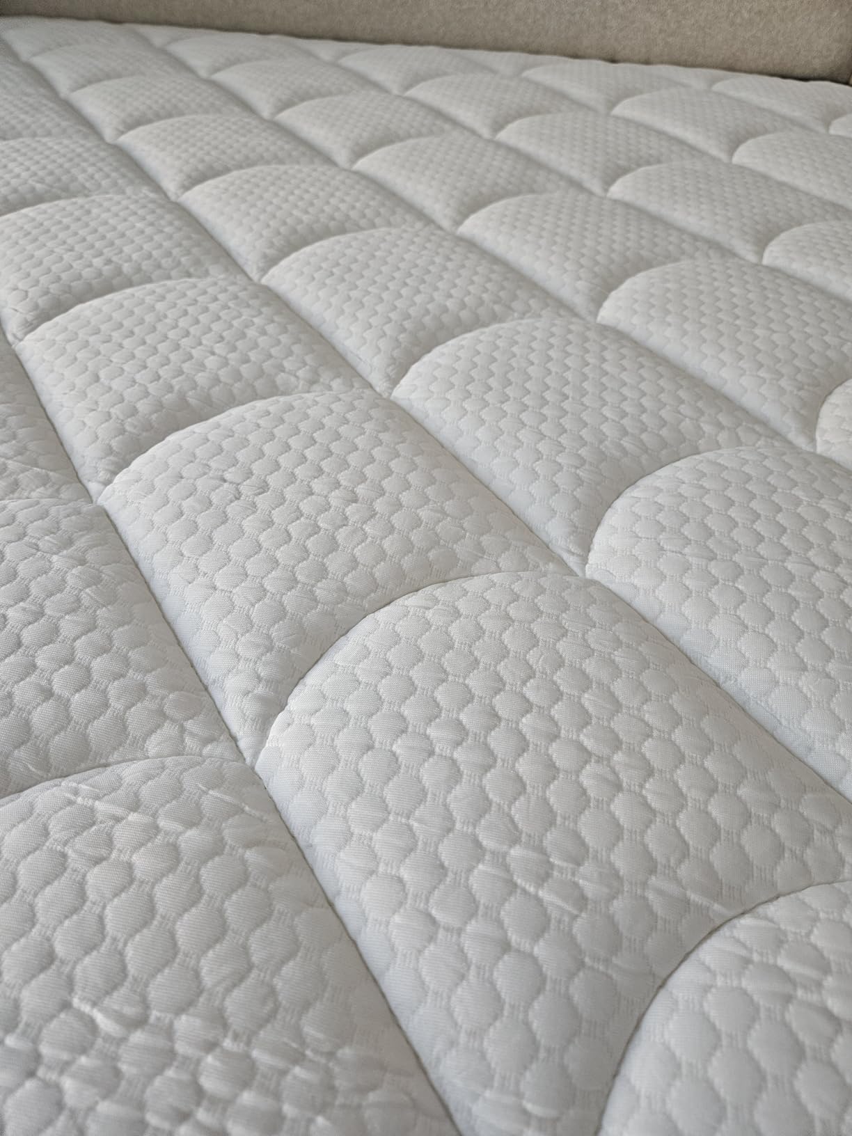 Mattress Queen Size, 12 Inch Queen Hybrid Mattress in a Box, Medium Firm Memory Foam & Individually Wrapped Pocket Springs for Pain Relief, Motion Isolation, Edge Support, 80x60x12 customer photo 1