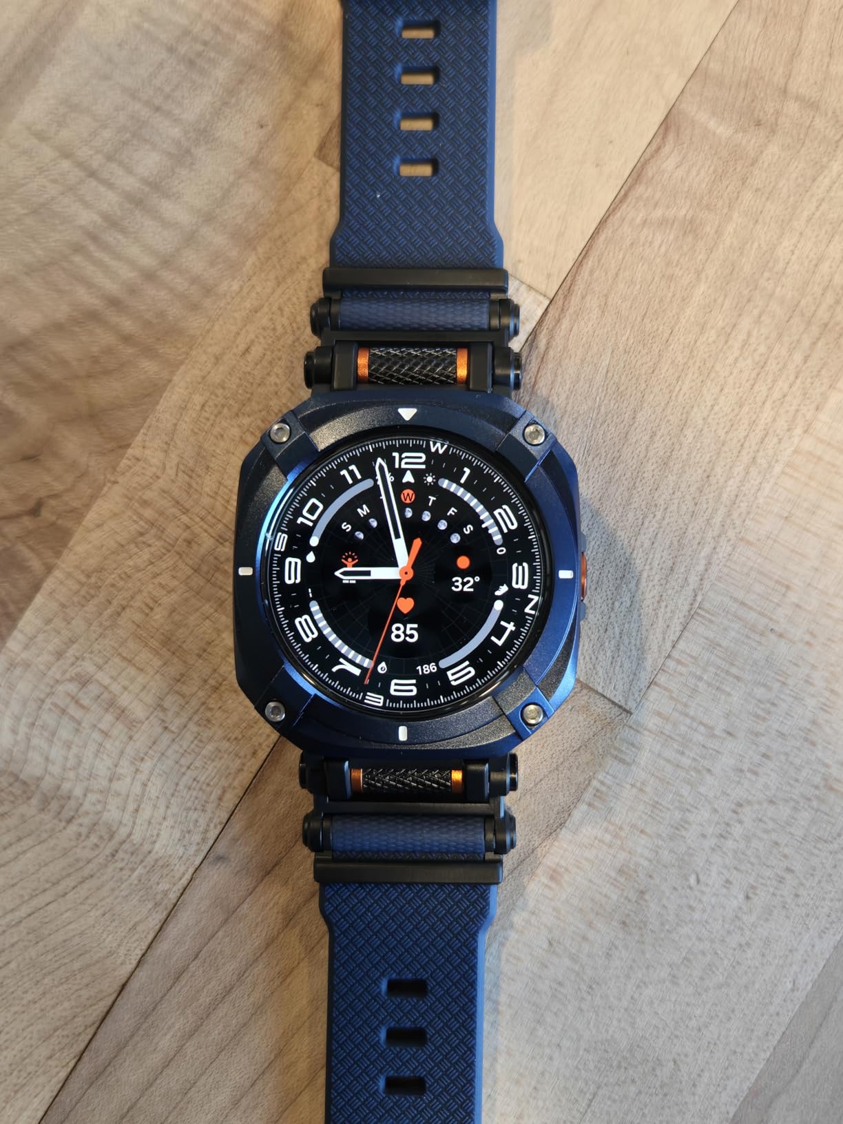 SAMSUNG Galaxy Watch Ultra 47mm LTE AI Smartwatch w/Energy Score, Wellness Tips, Heart Rate Tracking, Sleep Monitor, Fitness Tracker, GPS, 2024, Titanium Gray (Renewed) customer photo 2