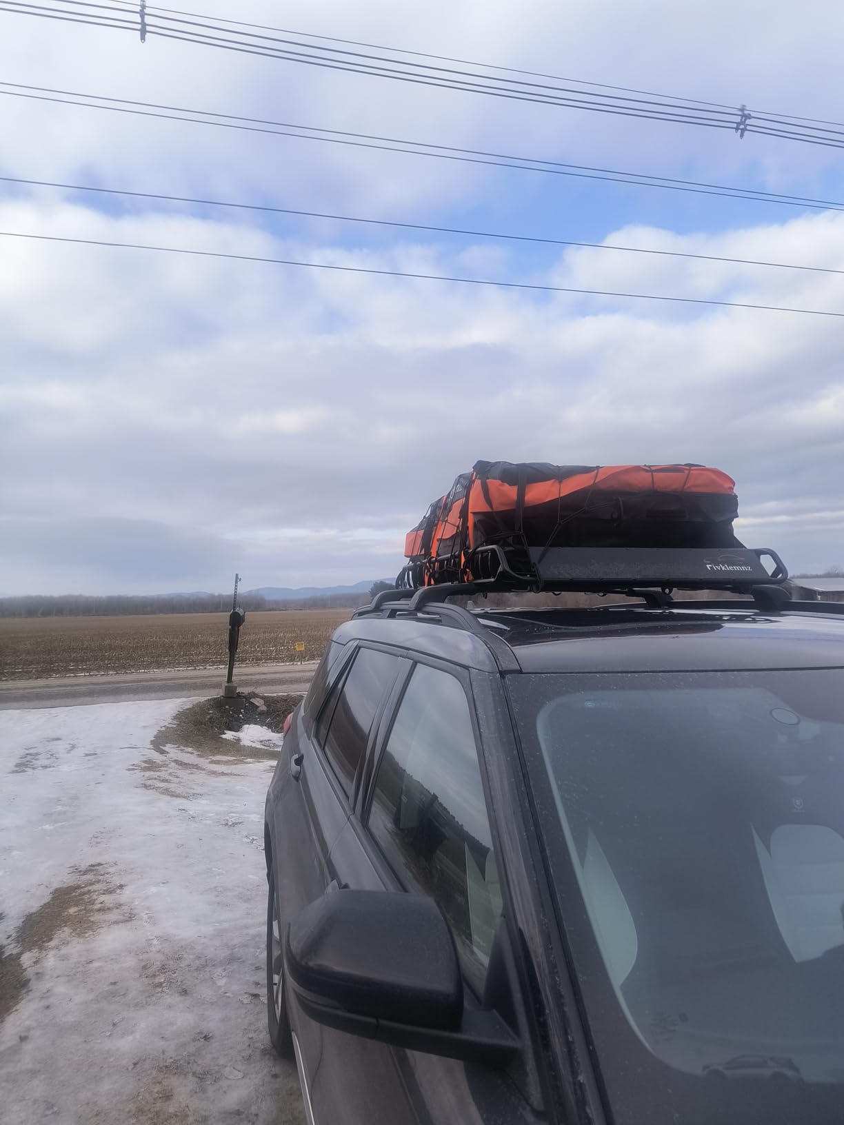 FIVKLEMNZ 30 Cubic Car Rooftop Cargo Carrier Roof Bag Waterproof for All Top of Vehicle with/Without Rack Includes Topper Anti-Slip Mat + Reinforced Straps + 6 Door Hooks + Luggage Lock customer photo 2