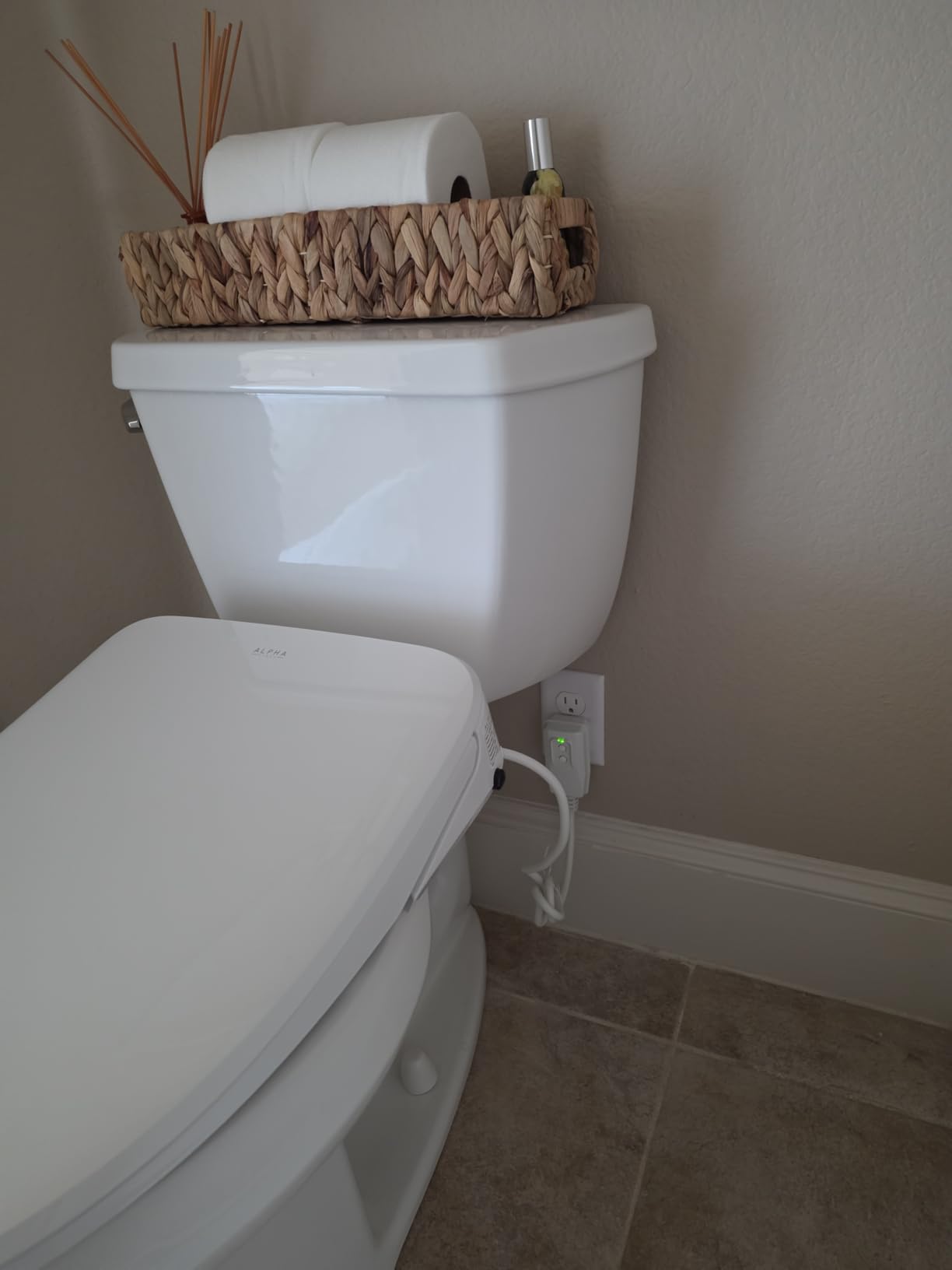 ALPHA BIDET UXA Pearl Auto Bidet Toilet Seat in Elongated White | Endless Warm Water | Automatic Lid and Seat | Arced Stainless Steel Nozzle | LED Nightlight | Dryer | Deodorizer customer photo 1