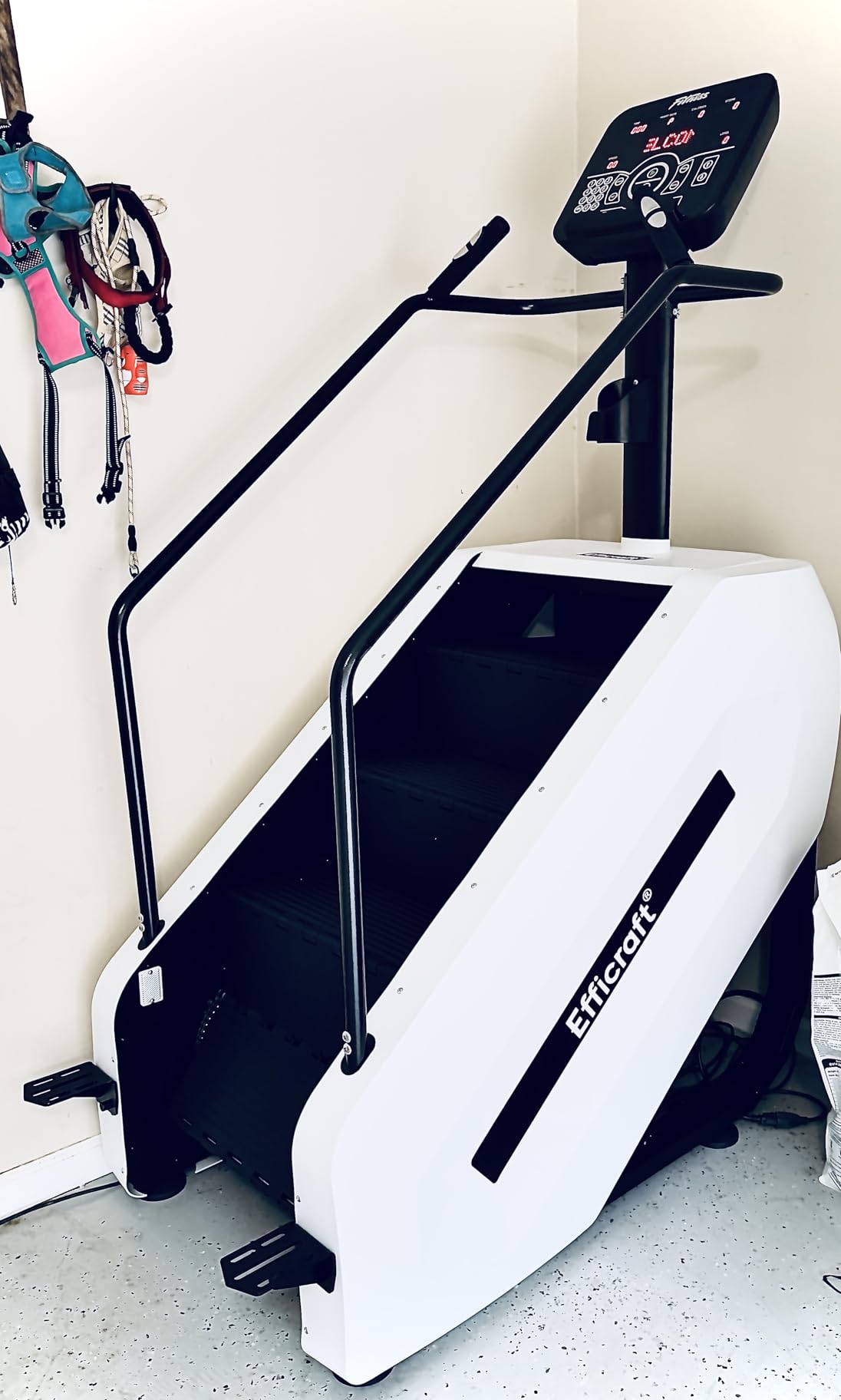 EFFICRAFT Stairmaster Machine with LED Screen, Commercial Grade Stair Climber, Continuous Climbing Exercise Machine for Cardio, 15 Speed Levels Stair Master, 15-164 Steps/Min customer photo 2