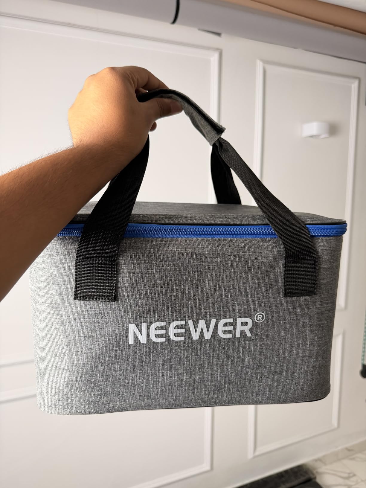 NEEWER HB80C RGBWW LED Video Light with Built-in 72Wh Battery & 100W PD Fast Charging, 80W Mini RGB COB Continuous Output Lighting Bowens Mount Handheld Spotlight 2500K-7500K, 10400lux/m, 18 Effects customer photo 1