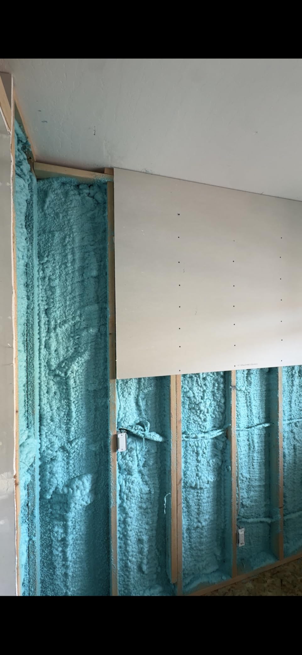 BEEST FullStop Spray Foam Insulation Kit for Walls and Attic - 240 Board ft/sq.ft. Perfect Heat & Acoustic Insulation for Reduced Energy Bills - 12x Spray Foam Can, 1 Cleaner, Pro X Gun & Safety Gear customer photo 2