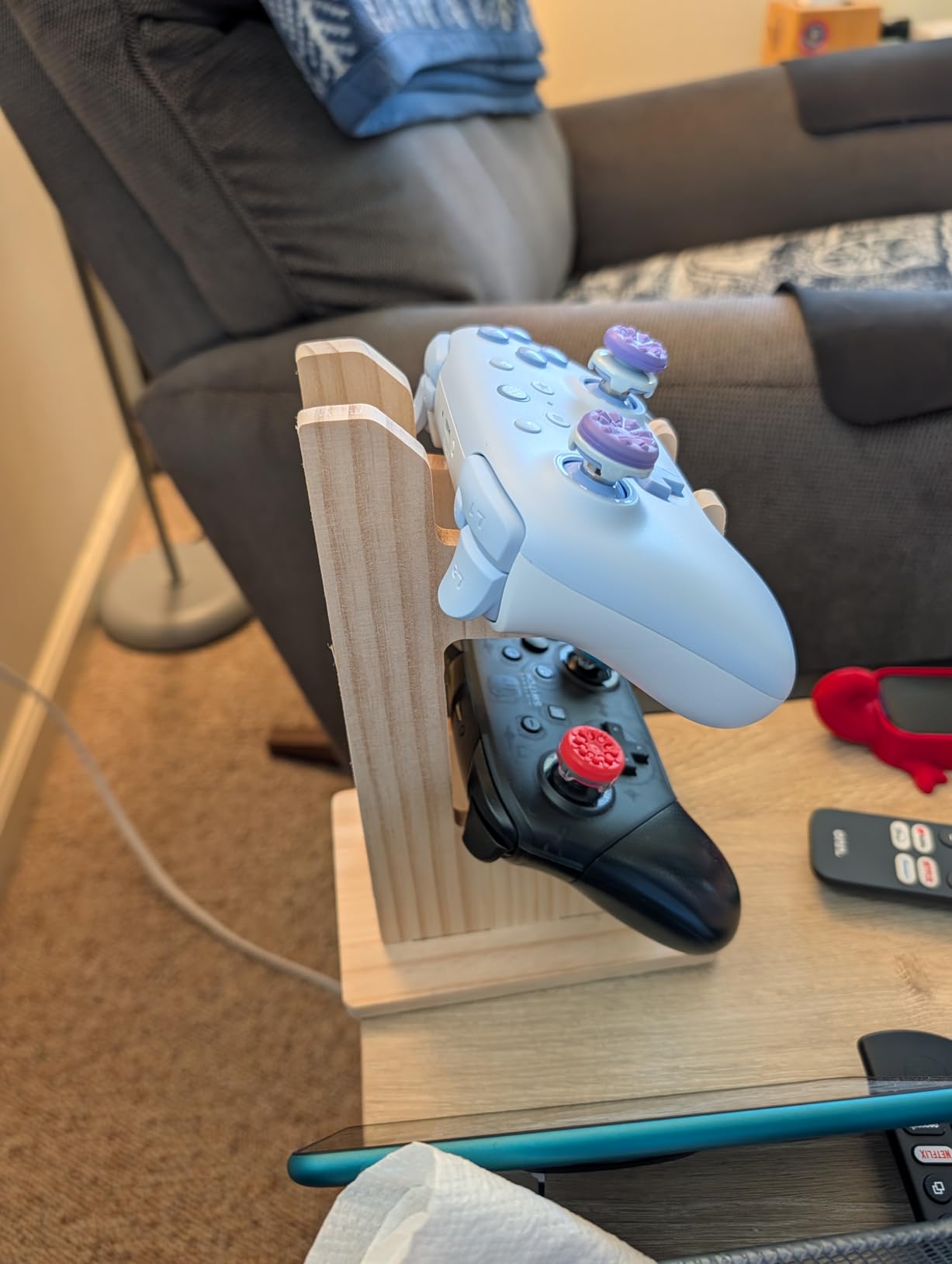 YIBEICO 1-Tier Game Controller Holder for Xbox Series X, Xbox, 360, Ps5, Ps4, Switch,Nintendo,Steam Controller, Desktop Computer Game Stand, Transparent Controller Display Stand (1-tier) customer photo 2