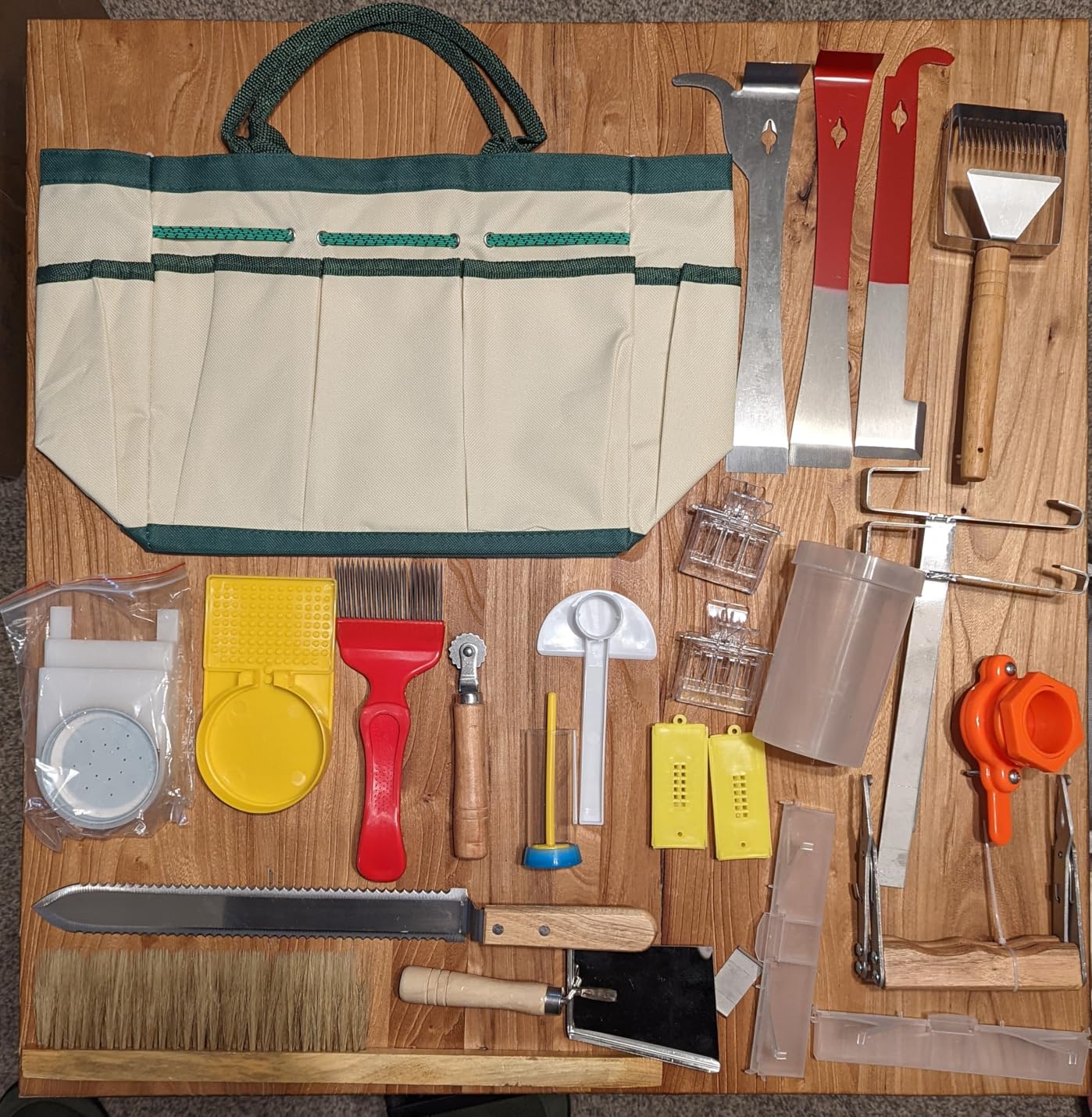 Tioncy Beekeeping Starter Kit, 28 Pcs All-in-One Bee Hive Tool Set with Smoker, Veil and Honey Strainer, Beginner Friendly Tools for Easy Hive Management customer photo 1