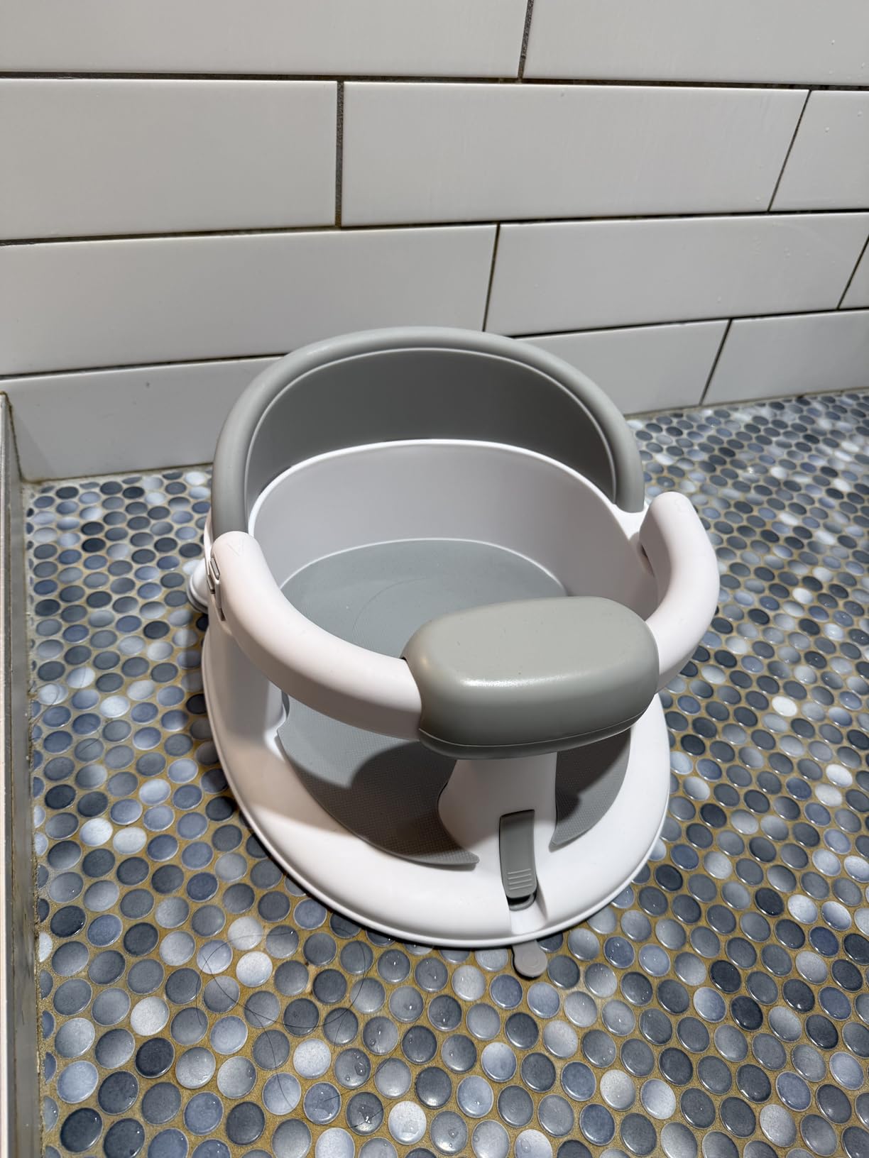 Baby Bath Seats for Babies Sitting Up, Non-Slip Baby Bathtub with 3 Suction Cups, Safe & Comfortable Toddler Bath Seat customer photo 1