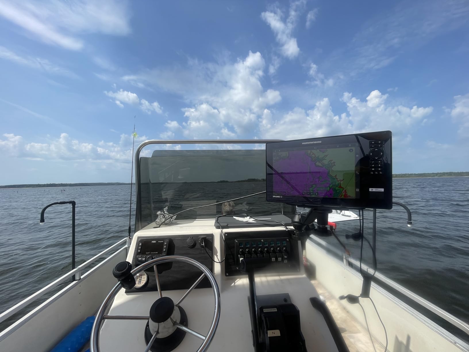 Humminbird XPLORE Series GPS Fish Finder MEGA Side Imaging+ & HD Touchscreen Display customer photo 1