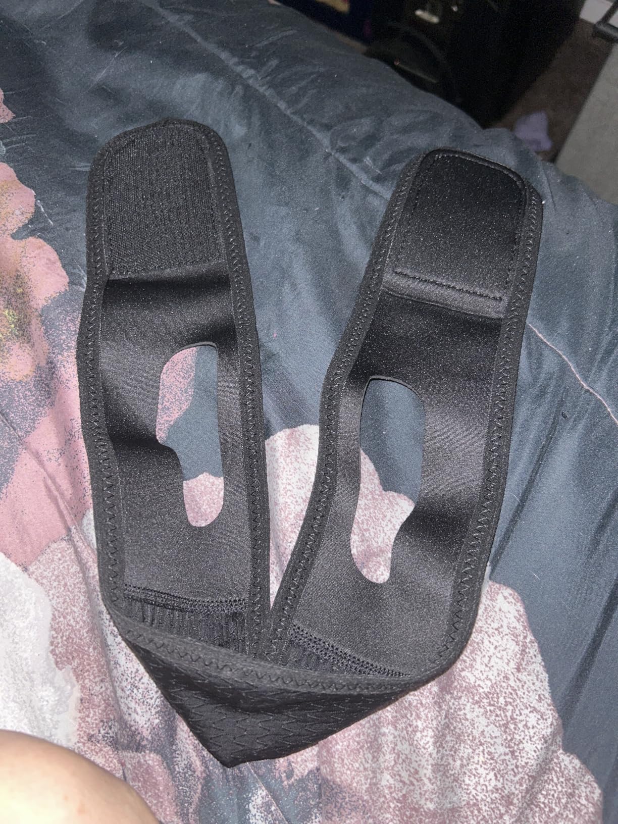 Chin Strap for Sleeping - Anti Snoring Devices - Adjustable Breathable Chin Strap for Men and Women Sleeping - Simple and Effective Stop Snoring Solution - Enjoy a Nice Evening - Black, 1PCS customer photo 1