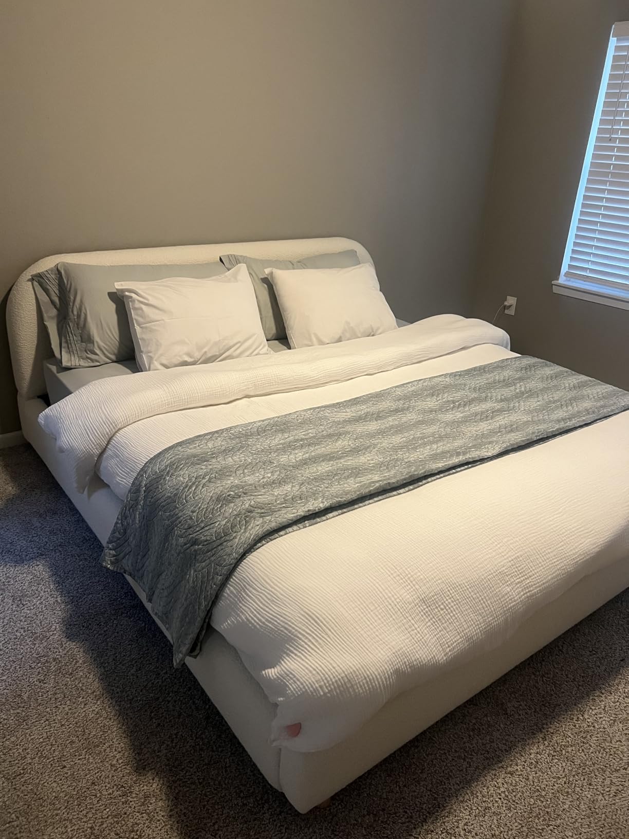 Merax Queen Size Teddy Fleece Thick Fabric Upholstered Platform Bed with Curved Shaped Headboard, Wood Bed Frame with Solid Round Legs for Kids Teens Adults, White customer photo 1