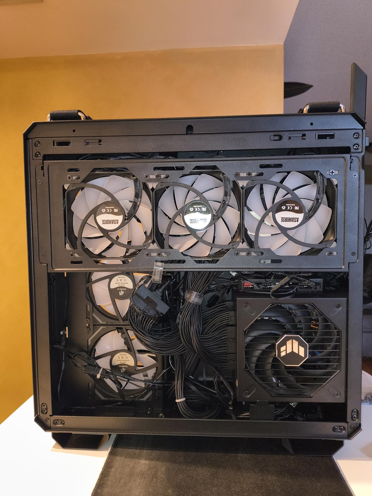 ASUS TUF Gaming GT502 Horizon ATX Mid-Tower PC Case (Boundless Panoramic Design, Dual-Chamber, Independent CPU and GPU Cooling Zones, Tool-Free Side Panels, USB 10 Gbps Type-C Front Panel) customer photo 1