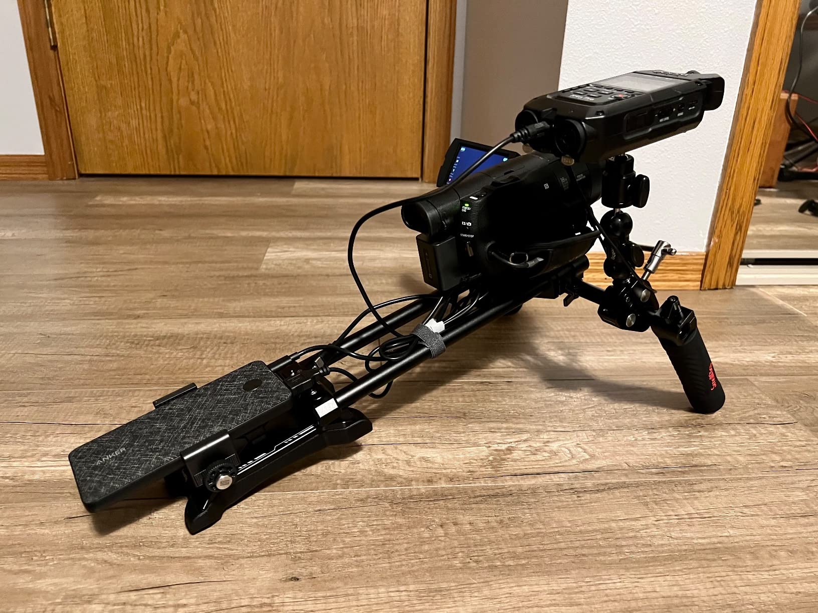 SmallRig Classic Shoulder Rig Kit, Lightweight & Portable (2.98 lb), Dual Handles 15mm Rods, Shoulder Mount Video Rig with Quick Release for Arca, for SmallRig Follow Focus, for DSLR, for Filmmaking customer photo 2