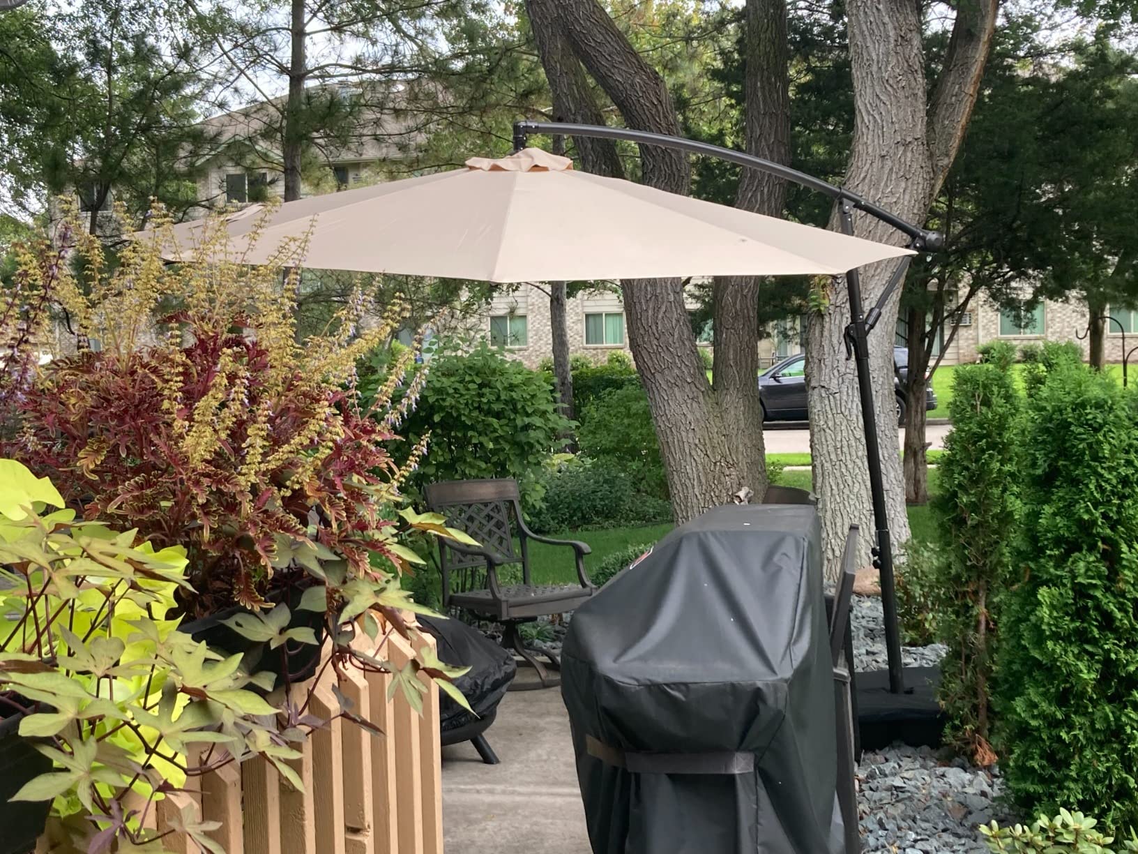 wikiwiki 10ft Patio Umbrellas Offset Outdoor Cantilever Hanging Umbrella w/Infinite Tilt, Fade Resistant Waterproof Recycled Fabric Canopy for Yard, Garden & Deck, Beige customer photo 2