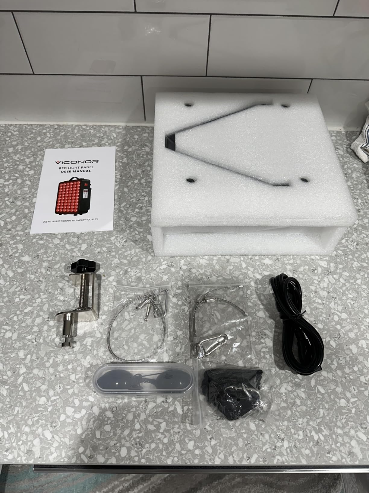 Red Light Therapy for Body, 660nm 850nm Near Infrared Light Therapy Panel, 60 Dual Chip LED Device with 300W of Power, Ideal for Body, Face, Improve Sleep, Skin Health, Includes Hanging Kit & Handle customer photo 2