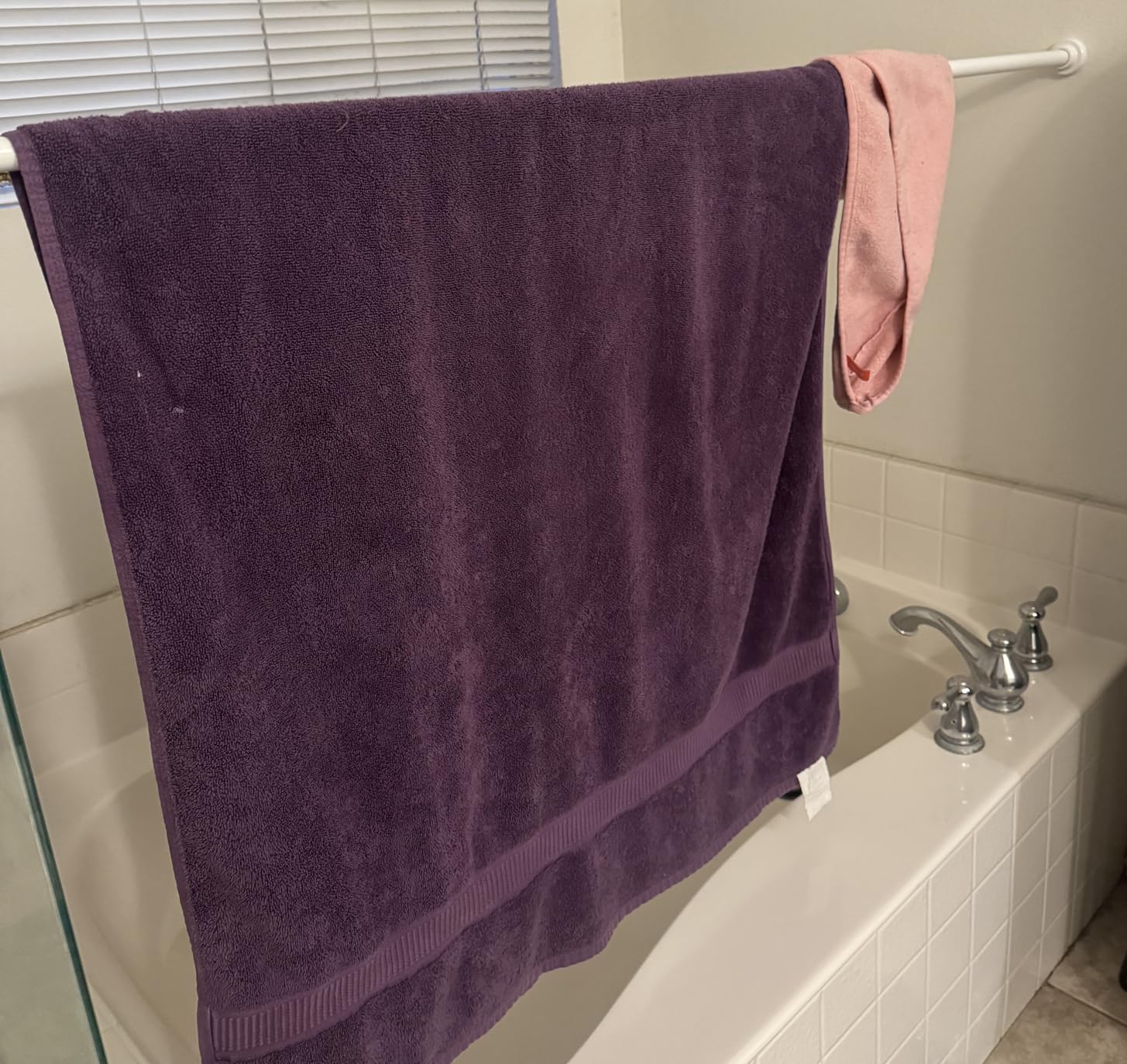 TEECK Shower Curtain Rod, 32-80 inch Adjustable Spring Tension Curtain Rod, Never Rust Anti-Slip Shower Curtain Rod for Bathroom, No Drilling, Never Collapse, Easy to Use, Silver customer photo 1