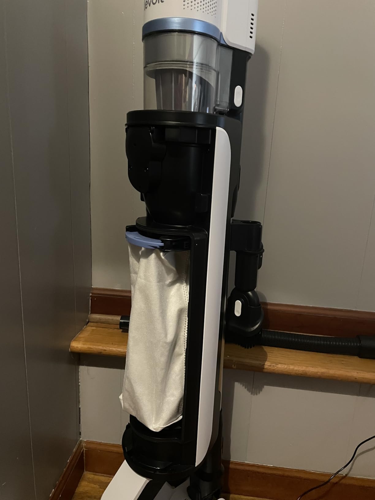 AERO Cordless Vacuum with Auto-Empty Station, HyperPulse Technology, Anti-Tangle Brush, 5-Stage Filtration, HEPA Filter, Up to 70 Mins, Powerful Suction for Pet Hair, Carpet, Hard Floor, White customer photo 1