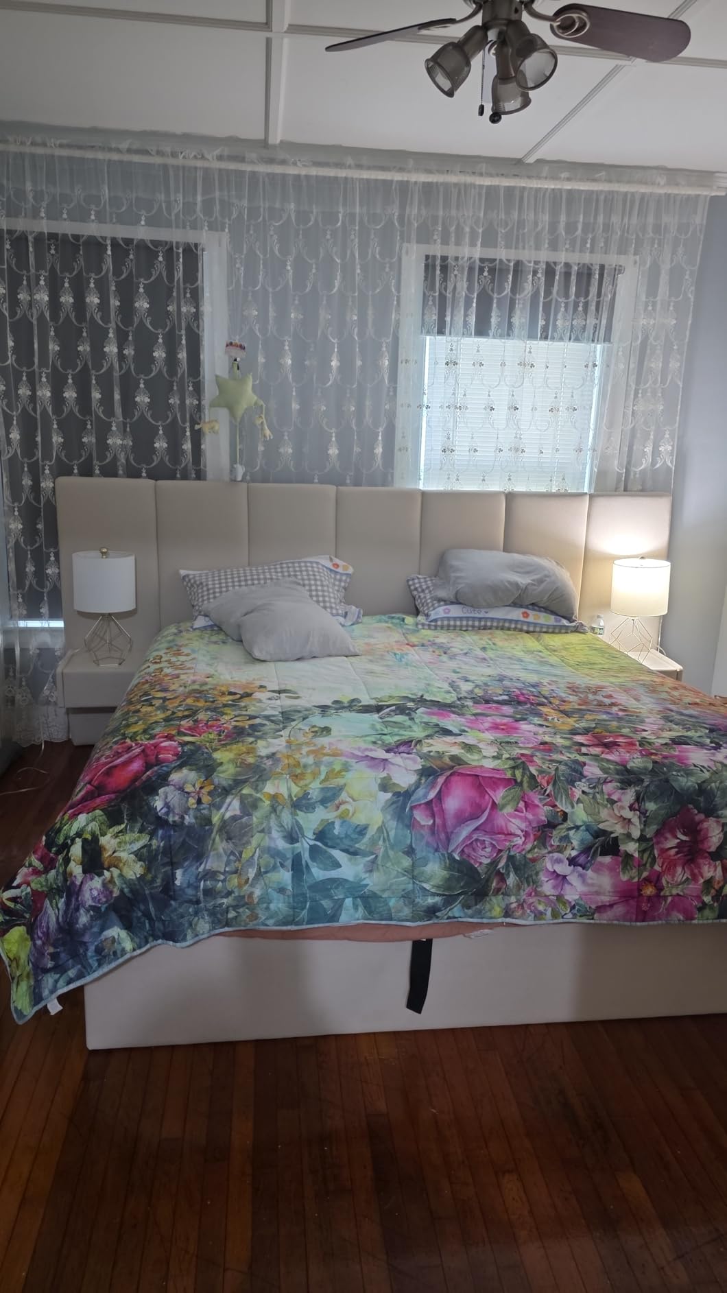 King Size Upholstered Platform Bed Frame with Lift-Up Storage, Velvet Headboard & Built-in Nightstands, No Box Spring Needed, Beige customer photo 2