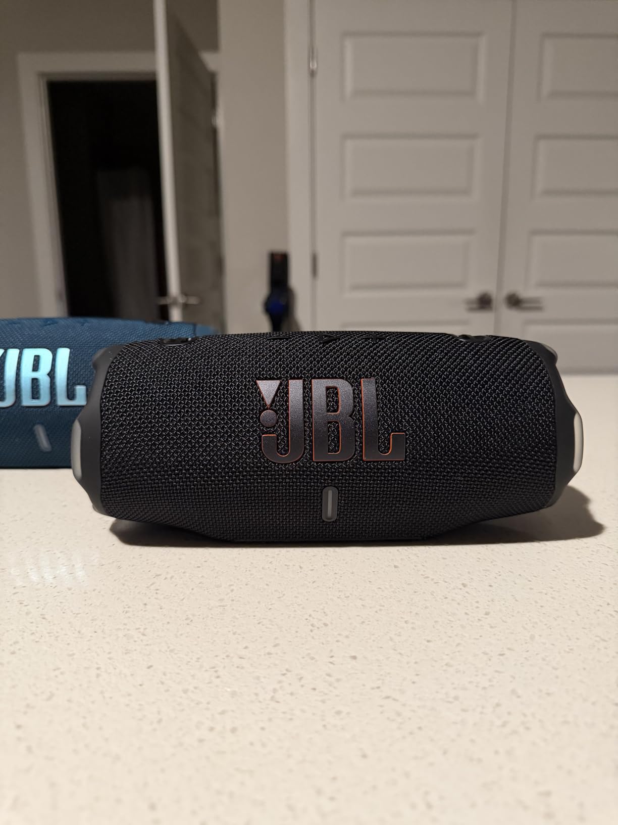 Charge 6 - Portable Waterproof & Drop-Proof Bluetooth Speaker, Bold JBL Pro Sound with AI Sound Boost, 28Hrs of Playtime, Built-in powerbank & Comes with a Sturdy/Removable Carrying Strap (Blue) customer photo 2