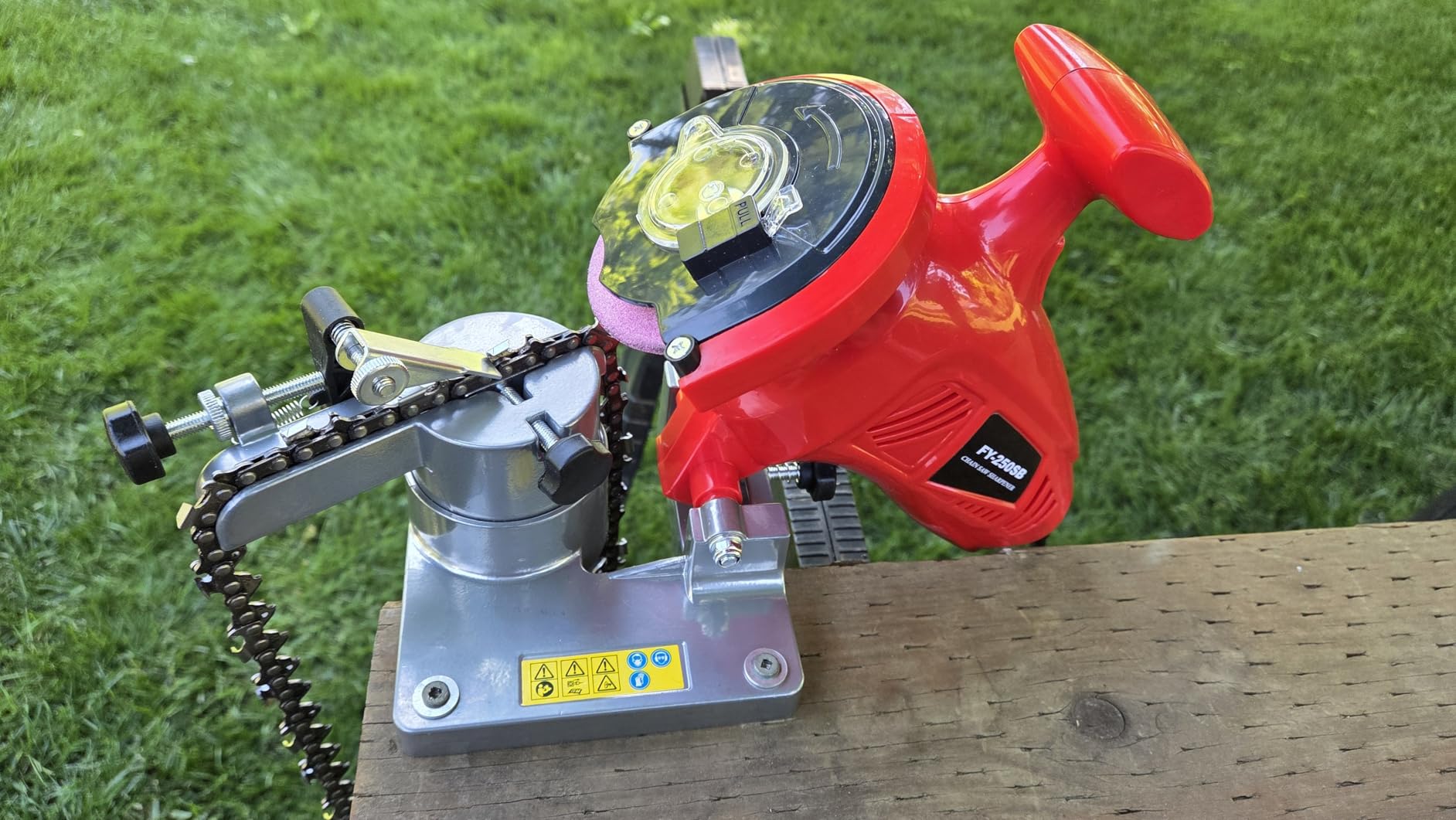 Electric Chainsaw Sharpener, 250W High-Speed Chain Grinder with Adjustable Angle, Heavy-Duty, Mountable, Red Sharpener for Chains from 1/4'' to 3/8'' Pitch customer photo 2