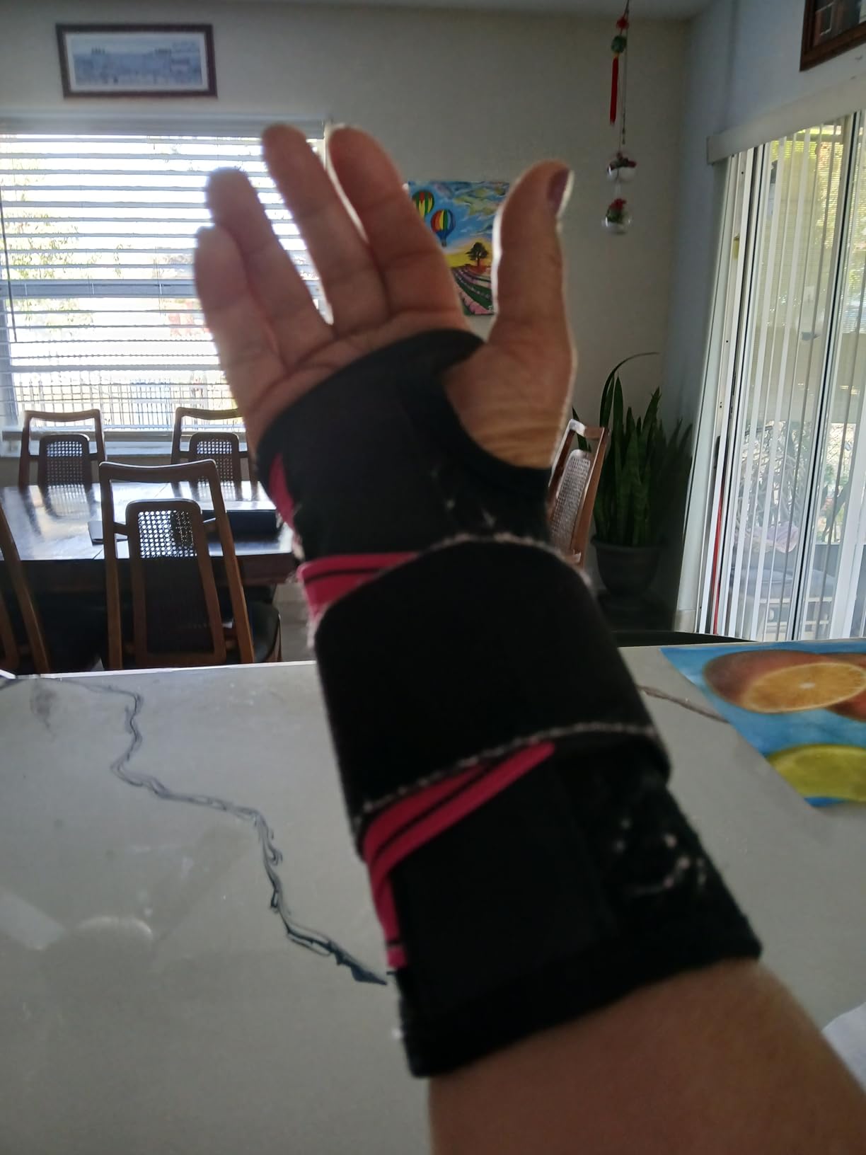 FREETOO Carpal Tunnel Wrist Brace Night Support Fit Right Hand for Work, Pain Relief Wrist Splint for Tendonitis, Sprain, Strain, Rigid Hand Brace for Arthritis for Women and Men (S/M, Black/Pink) customer photo 2