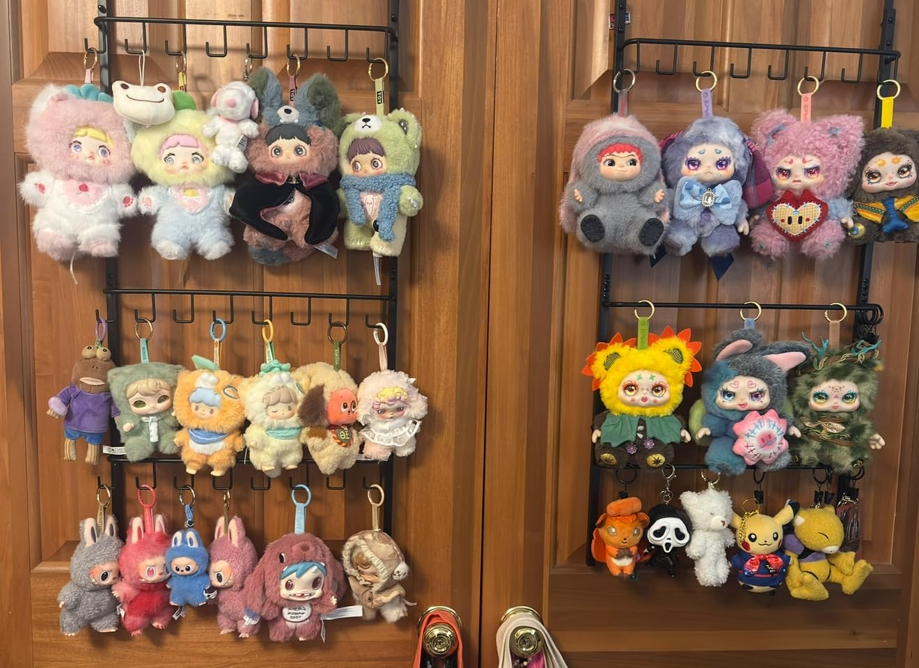 HapiRm Over Door Hat Rack - 3 Tier Wall Mounted Hat Organizer with 16 Hooks and 10 Movable Clips, Baseball Cap Organizer Storage Holds up to 26 Caps for Door, Bedroom, Closet USPTO Patent Pending customer photo 2