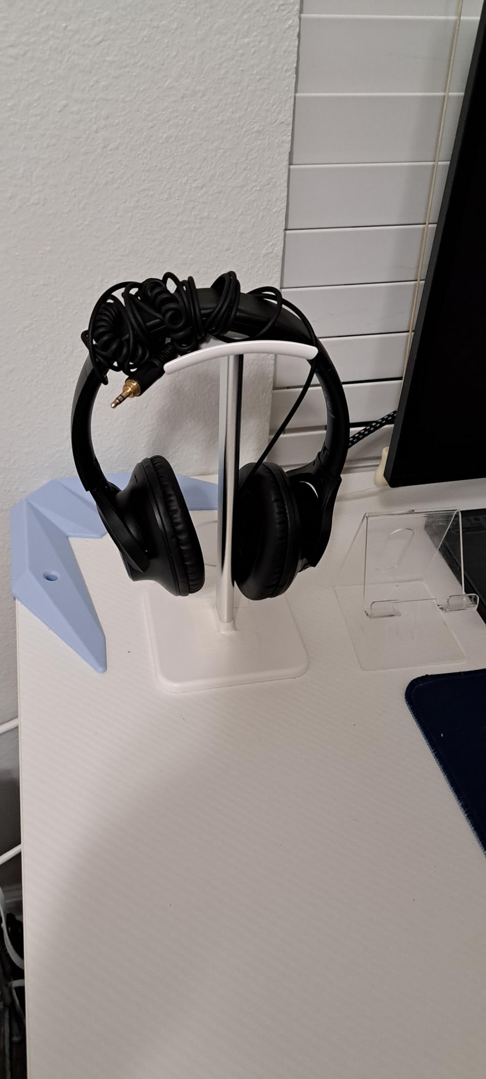 Headphone Stand for Desk - Headset Stand with Aluminum Hanger and Plastic Headrest, Headphone Holder for AirPods Max, Sony, Bose, Beats and More (Black) customer photo 1