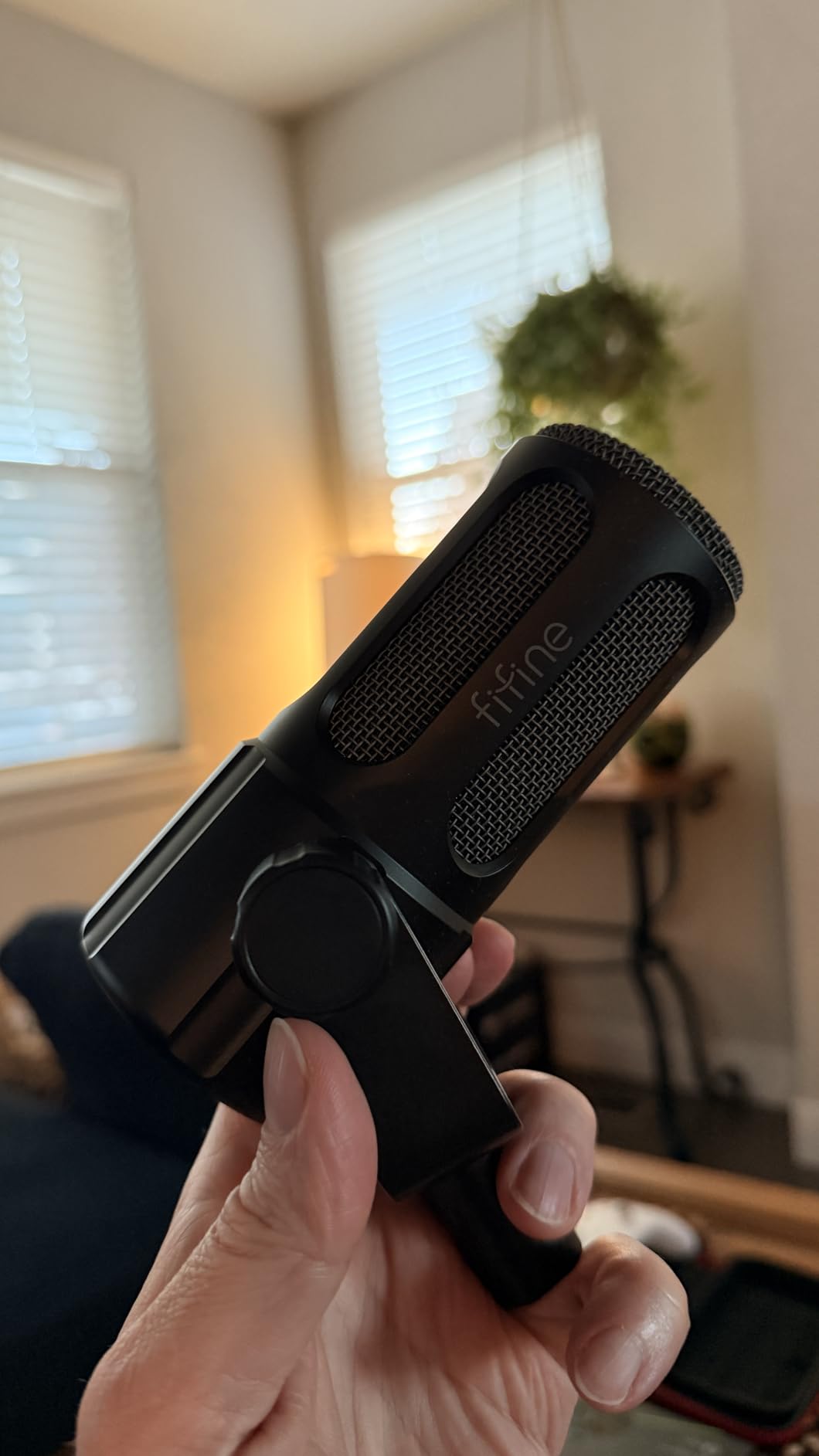 FIFINE XLR Dynamic Microphone, Studio Vocal Mic for Recording, All Metal XLR Podcast Microphone with Mid-Boost, Low-Cut Filter for Voice-Over, Compatible with Mixer/Audio Interface-AmpliTank TANK1 customer photo 1