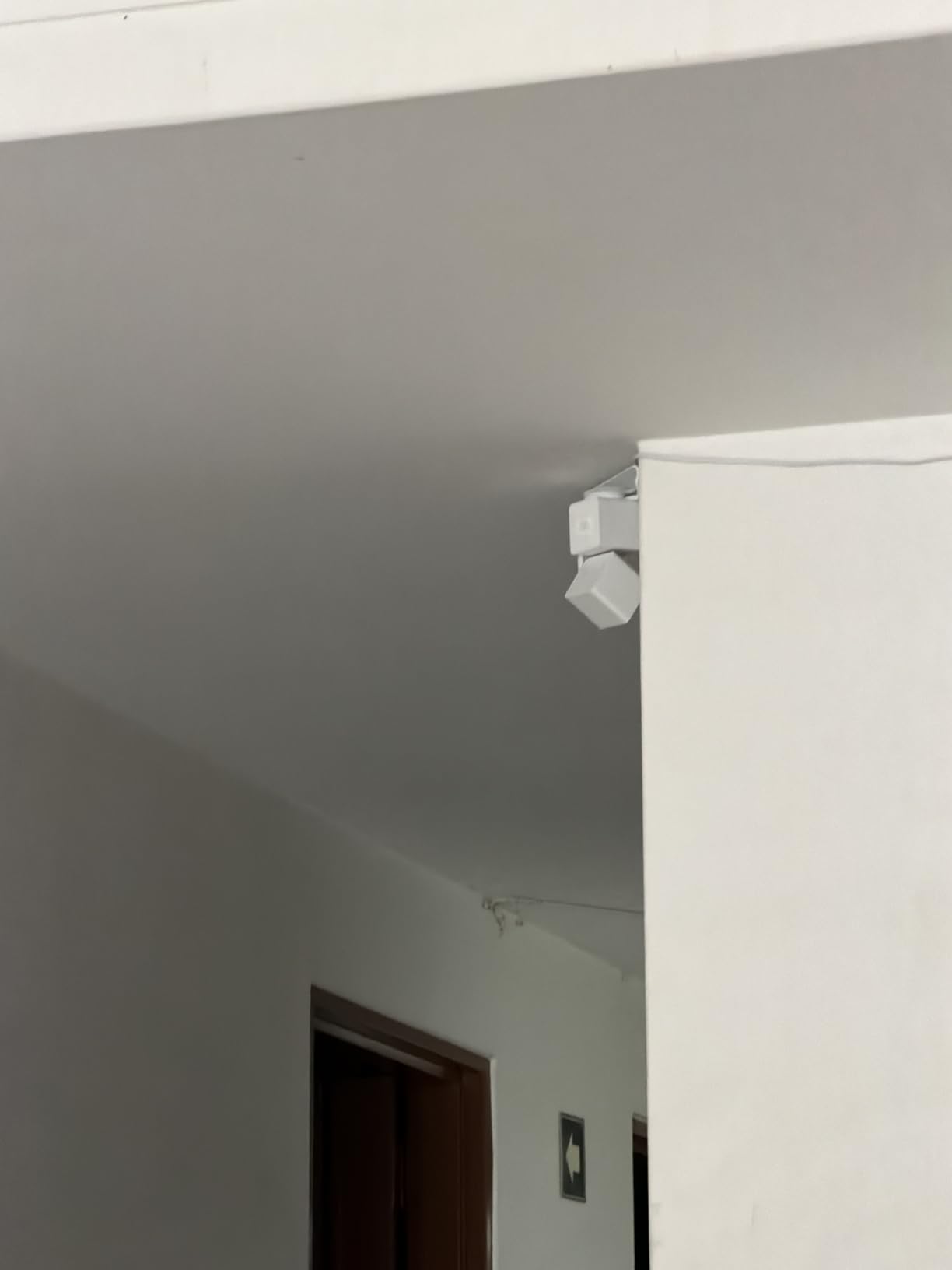 WYZE Duo Cam Pan Indoor/Outdoor IP65 2K 360° Pan/Tilt Smart Home Security Camera with Color Night Vision, Compatible with Alexa & Google Assistant, White customer photo 1