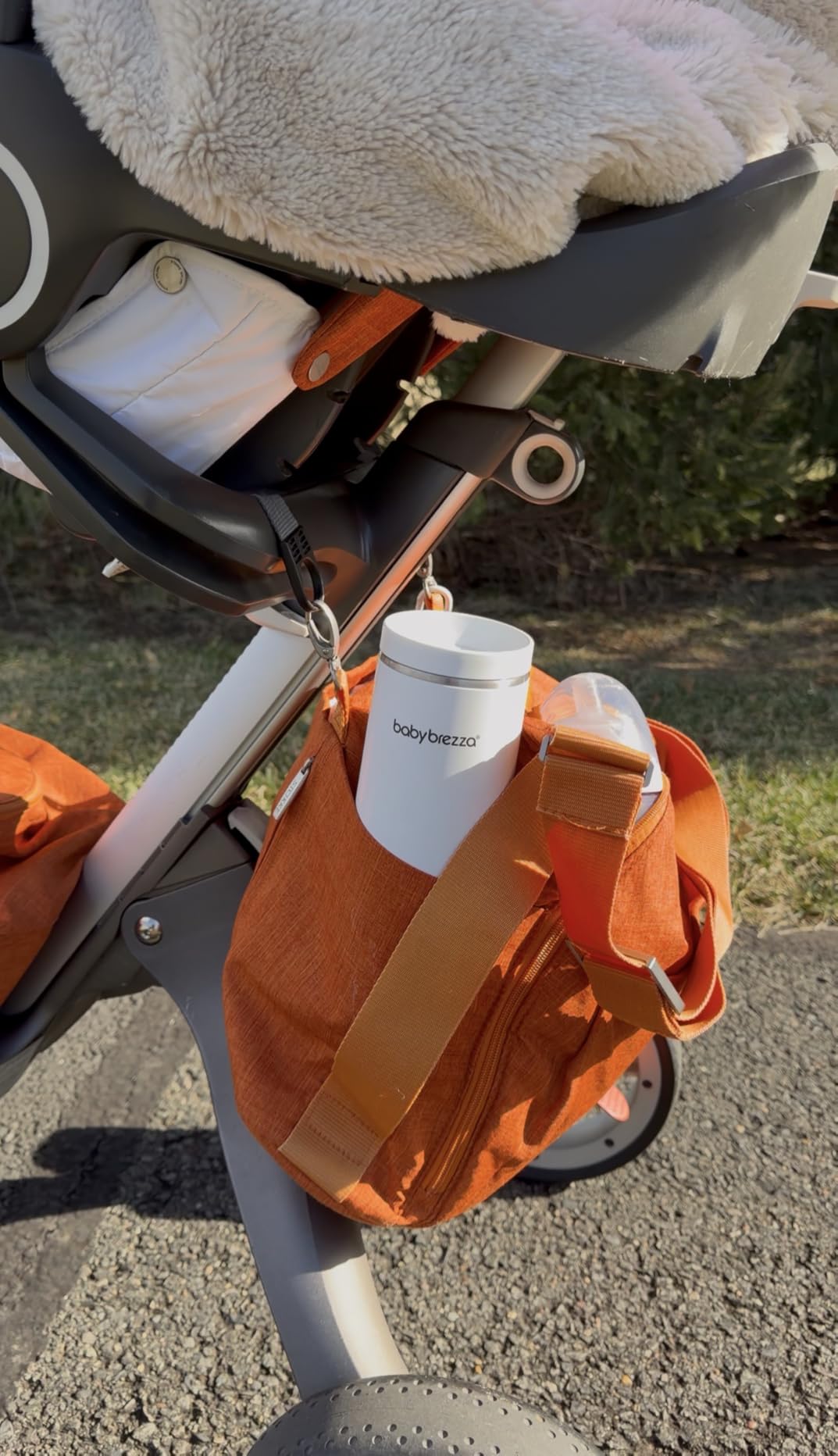 Baby Brezza Portable Warmer - 3X Faster Baby Bottle Warming - Travel Breastmilk and Formula Warmer - Safe, Even Heating - Up to 9oz - No Adapters, Black customer photo 1