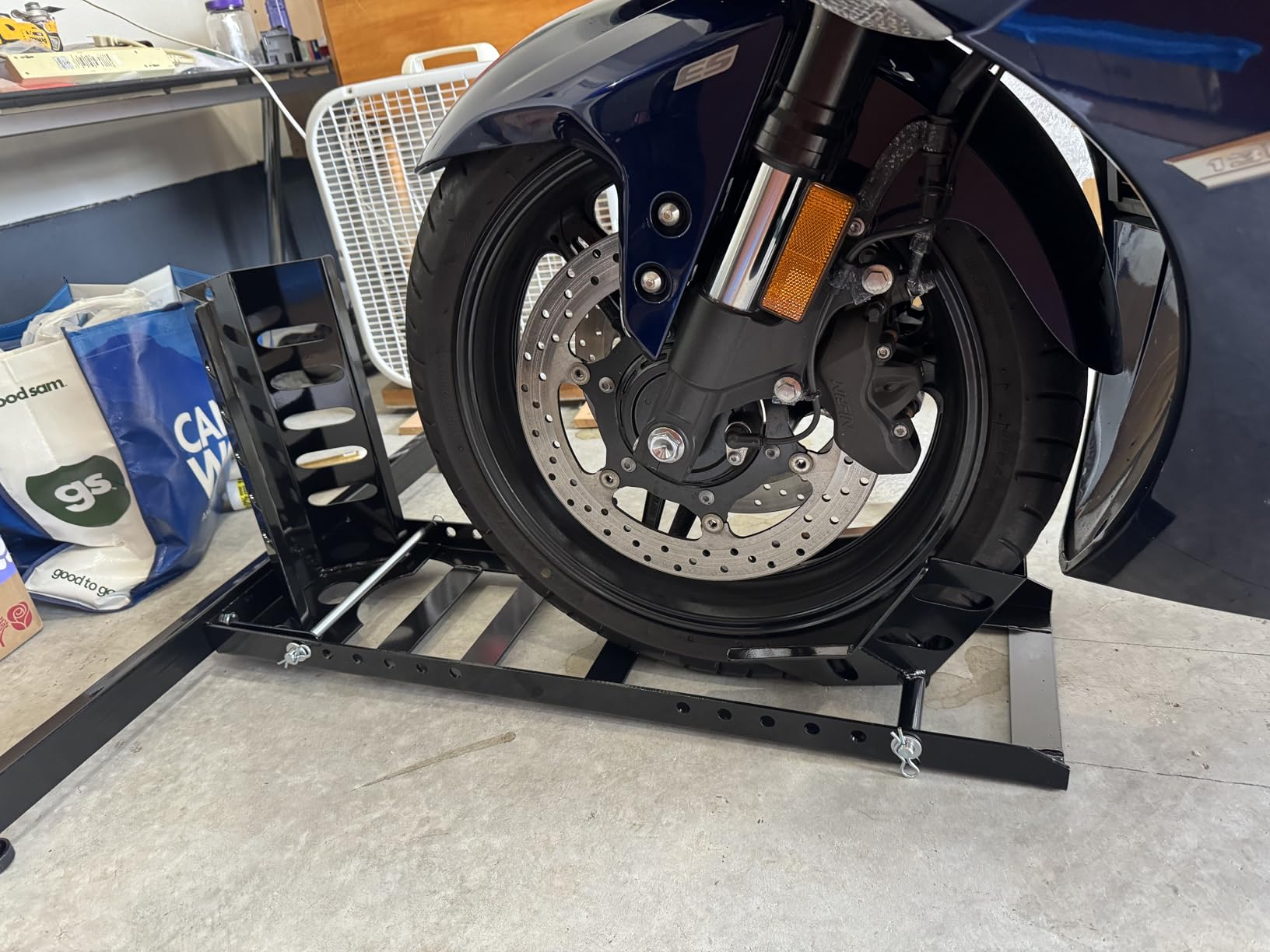 JY PERFORMANCE Motorcycle Wheel Chock, Universal Heavy Duty Front Wheel Stand for Trailer, Cruiser, Sports & Dirt Bikes, 1800 lb Capacity Adjustable Wheel Stand for 15