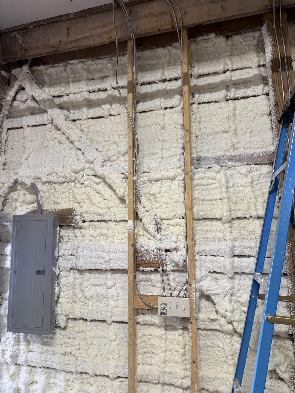 STANLEY F 990P Supercoat Spray Foam Insulation Kit - Closed Cell Spray Foam Covers Up to 240 Sq.Ft.,(11.32 / 2 inch R-Value) - Including Gun, Cleaner, Safety Items - 27.1 oz, 12 Pack customer photo 1