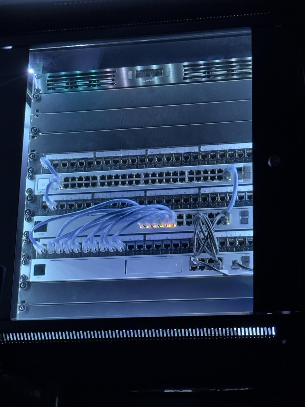 Jadaol [UL Listed] 24 Port Patch Panel Rackmount or Wall Mount 19-Inch, 1U Cat 6 Network Panel Preloaded with 24 Keystone Couplers Plus 1 Spare, 10Gbps Ethernet Panel with Cable Management & Back Bar customer photo 2