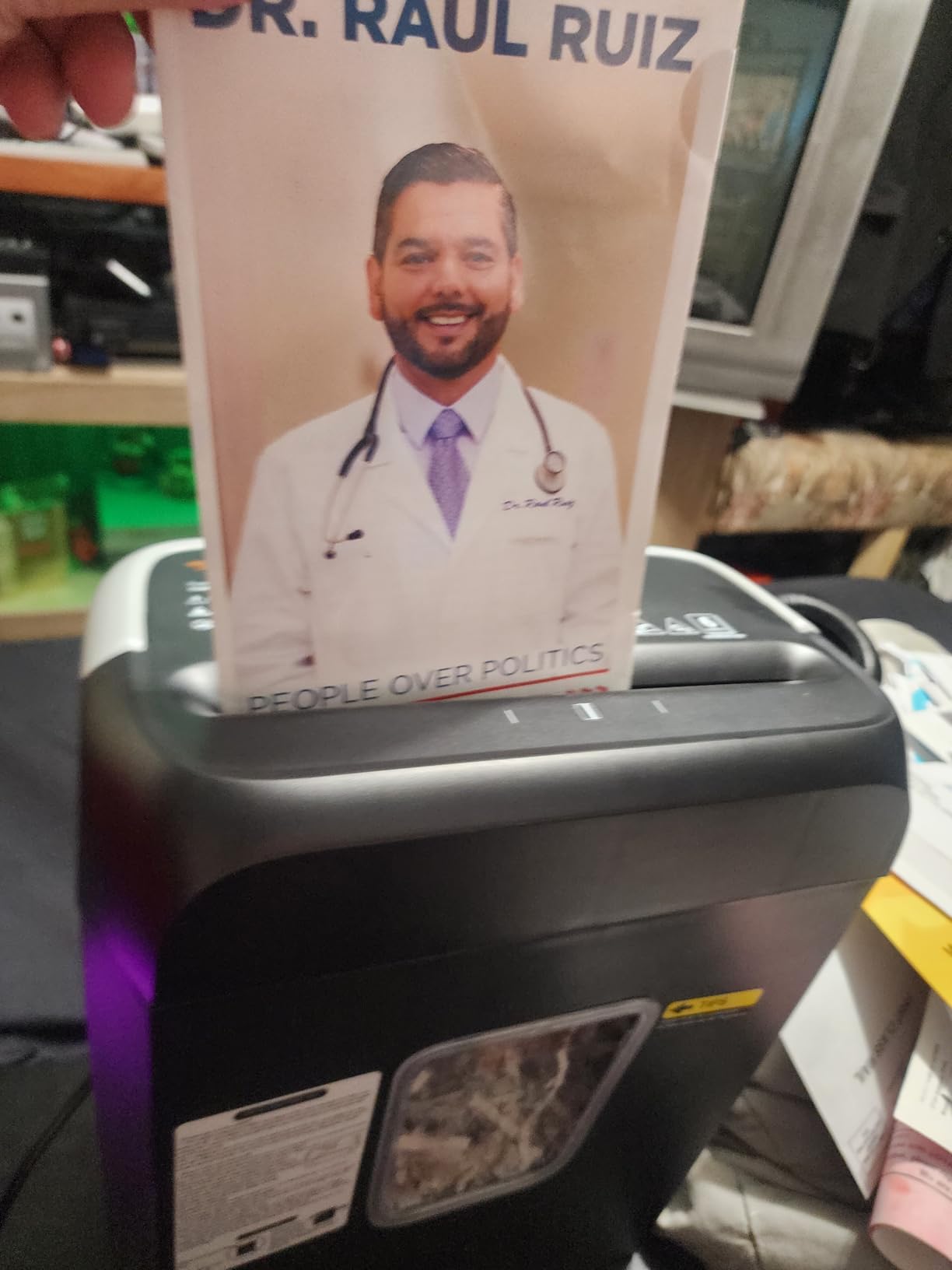 Bonsaii Paper Shredder for Home Use, 3.4 Gal Wastebasket, 6 Sheet Crosscut Paper Credit Cards, Staples, and Clips Shredder for Home Office Use, Portable Handle Design (C237-B New Version) customer photo 2