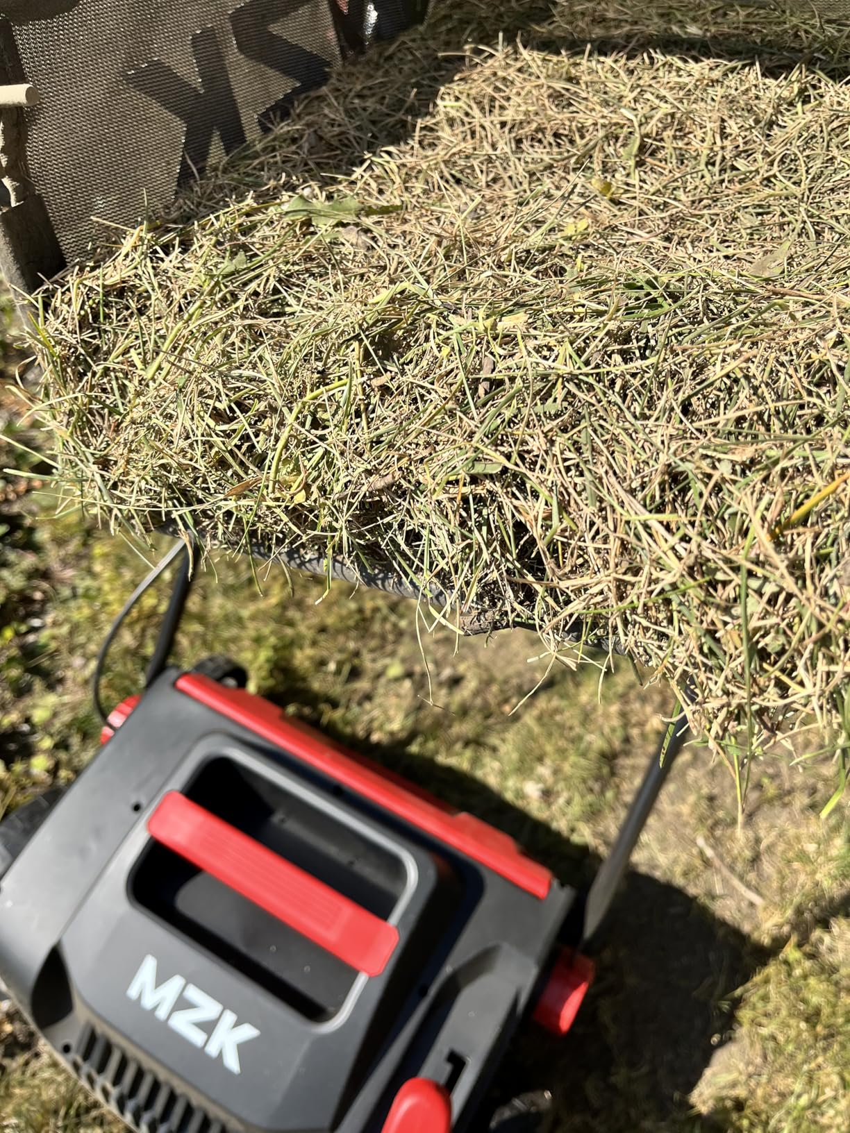 MZK 15-inch 2-in-1 Electric Dethatcher and Scarifier w/Removeable 5-Position Height Adjustment,Lawn dethatcher w/12-Gallon Thatch Collection Bag,Keep Lawn Health customer photo 2