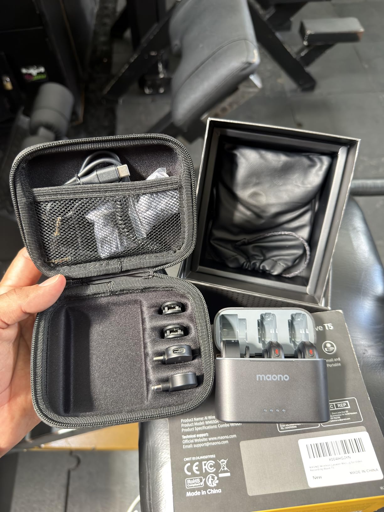MAONO Wireless Lavalier Microphone for iPhone/Android/Camera/PC, Mini Magnetic Lapel Mic with 48khz/24bit, AI Noise Cancellation, 4 Voice Filter, 40H Battery, 1000ft Range for Video Recording - Wave T5 customer photo 2