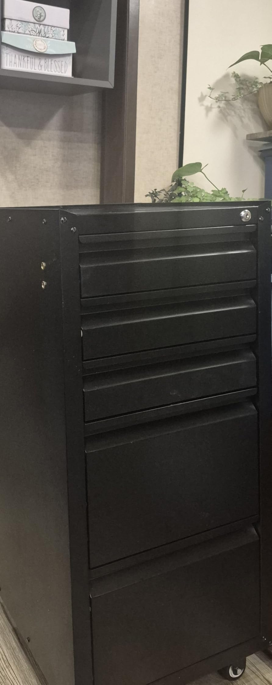 Yizosh 5-Drawer Metal Tool Storage Cabinet with Wheels,Rolling Tool Chest with Drawer and Locking Keys,Heavy Duty Tool Storage Organizer for Garage,Warehouse,Workshop customer photo 2