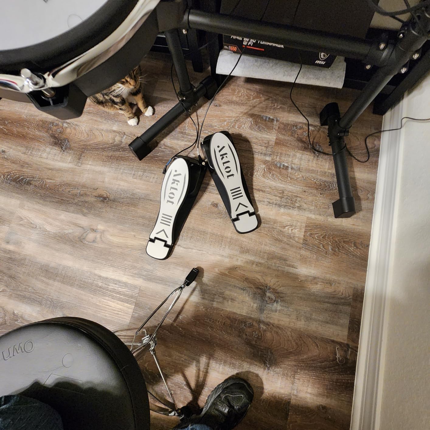 AKLOT B-CORE530 Electric Drum Set: Dual-Zone Quiet Mesh Drum Pads, 10'' Dual-Trigger Cymbals, Height-Adjustable Rack, 360 Sounds, USB MIDI, Lesson Book, Throne, Sticks, Headphones customer photo 1