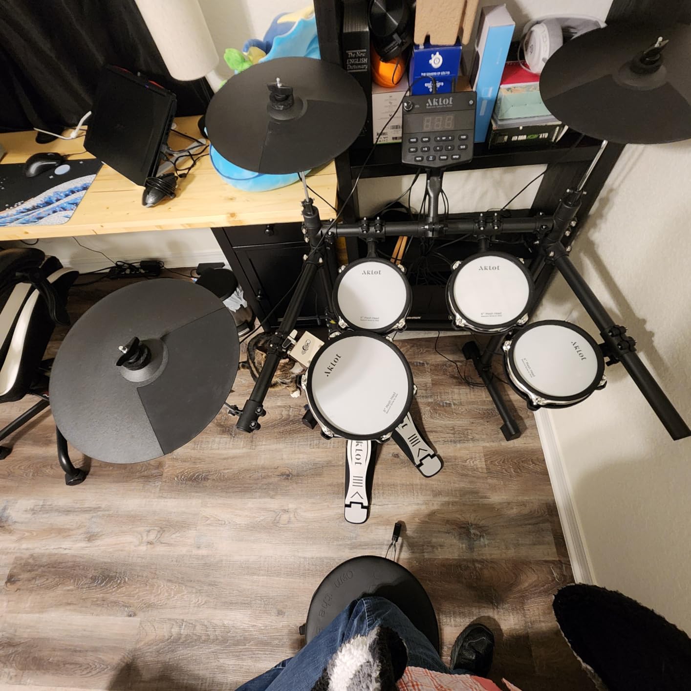 AKLOT B-CORE530 Electric Drum Set: Dual-Zone Quiet Mesh Drum Pads, 10'' Dual-Trigger Cymbals, Height-Adjustable Rack, 360 Sounds, USB MIDI, Lesson Book, Throne, Sticks, Headphones customer photo 2