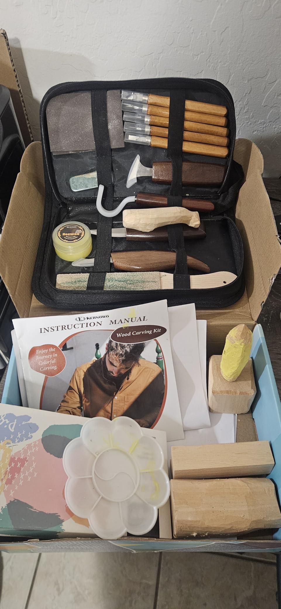 Wood Carving Kit, 44Pcs Wood Carving Tools with 4 Style Templates & 12 Color Paint Set & Bee Wax, Wood Whittling Knives Set 4pcs Whittling Knives & 5pcs Detail Knives for Beginners and Hobbyists customer photo 1