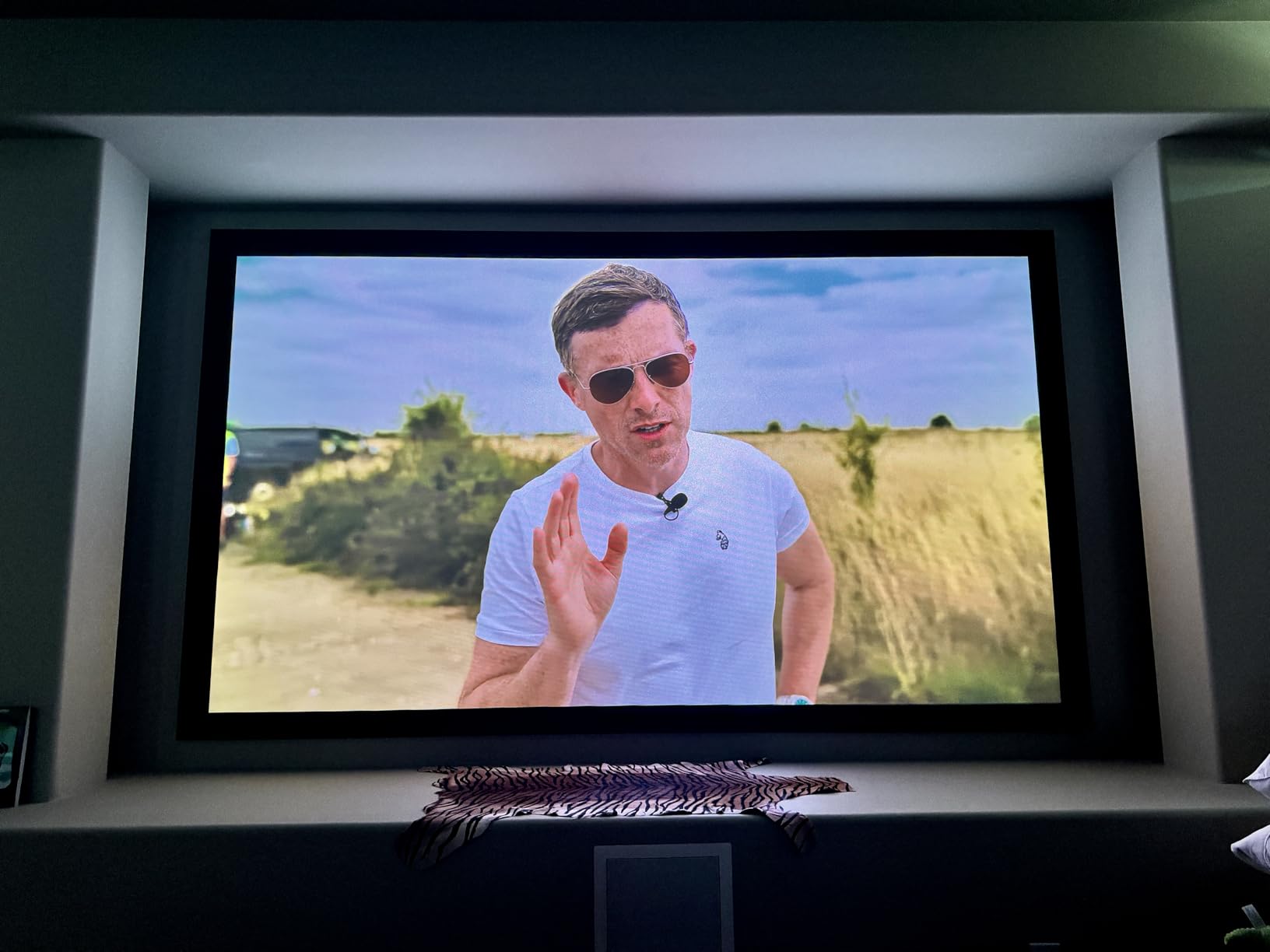 VisionMaster Pro2 Triple Laser Projector 4K, 15000:1 Contrast, IMAX Enhanced customer photo 1