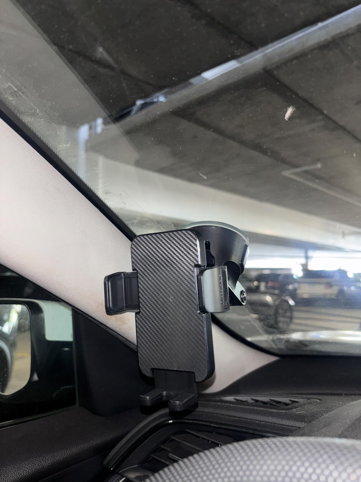 Qifutan Dash Mounted Holders Phone Holders for Your Car - Windshield Dashboard Air Vent Universal Desk Mounts customer photo 2