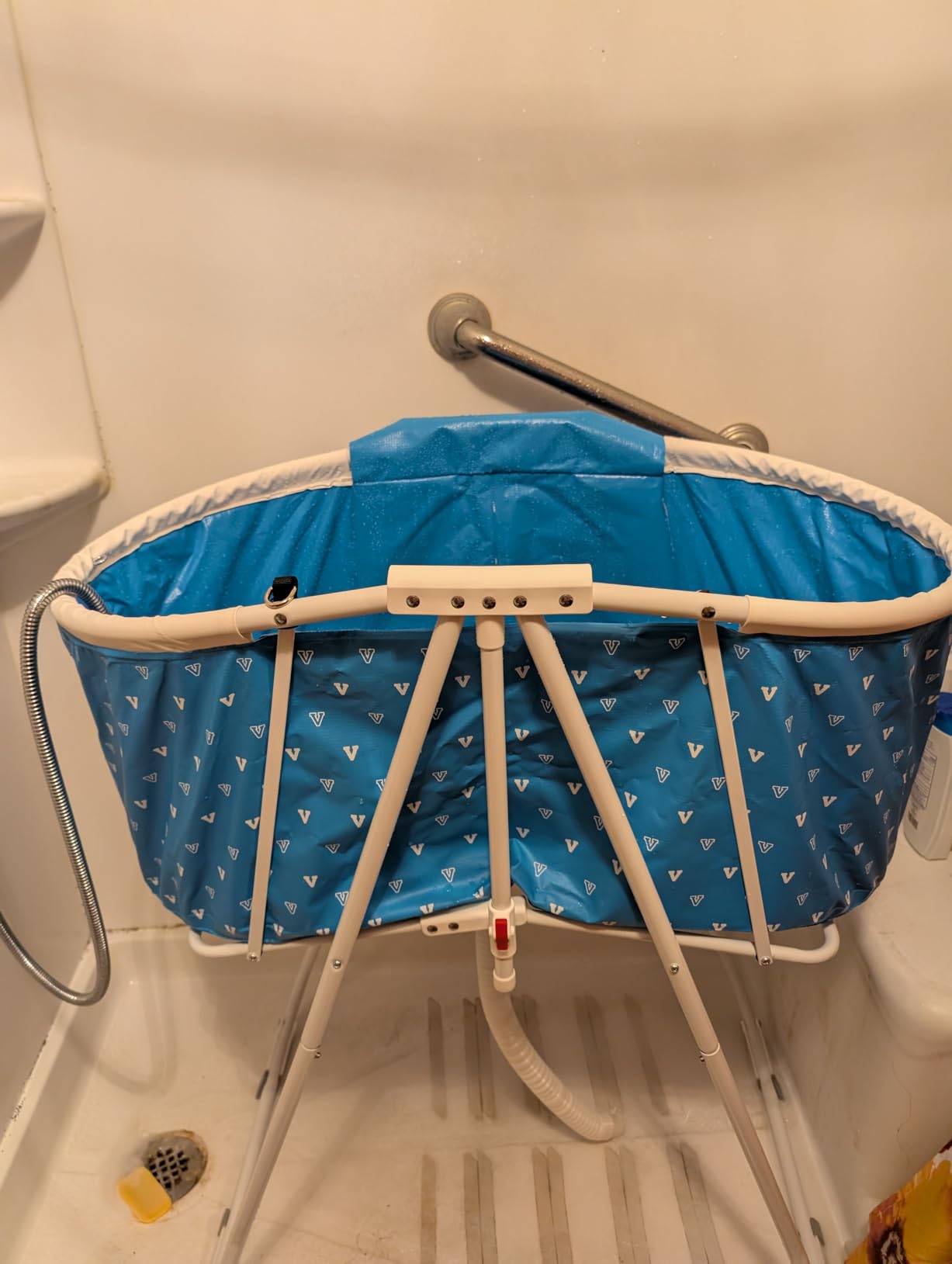 VEVOR Portable Dog Bathtub, Elevated & Foldable Space-saving Pet Shower Station with Quick Drainage, Bathing Tub for Washing & Grooming Small and Medium Size Dogs and Cats Indoor & Outdoor, Light Blue customer photo 1