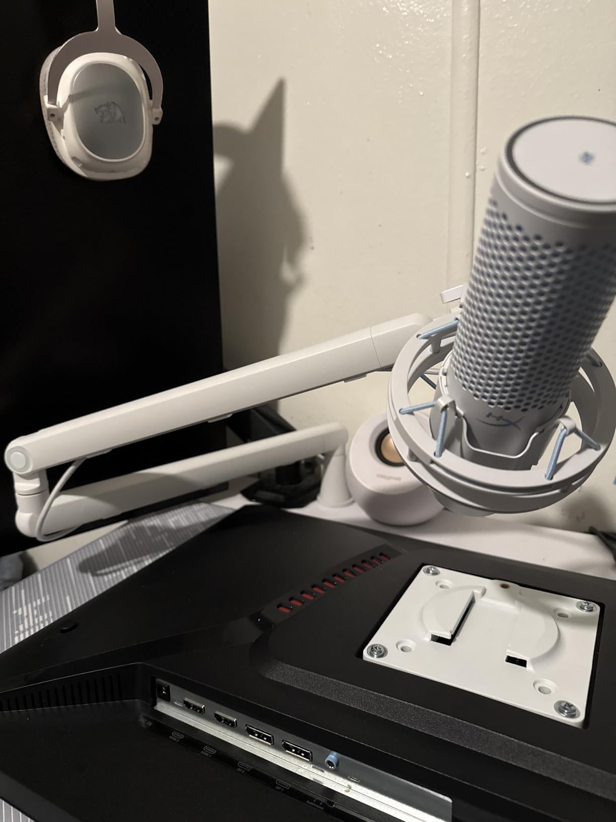 Microphone Arm, Aokeo AK-55 Desk Low Profile Adjustable Mic Boom Arm Stand, Suitable For Blue Yeti, Snowball iCE, HyperX QuadCast, SoloCast, Elgato Wave, Etc customer photo 1