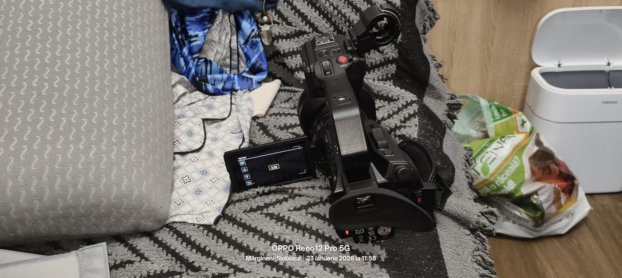 Panasonic HC-X1600 4K Camcorder for Directors, Wide Angle Telephoto Lens with 24x Zoom, Hybrid O.I.S., 4K High-Precision AF customer photo 2