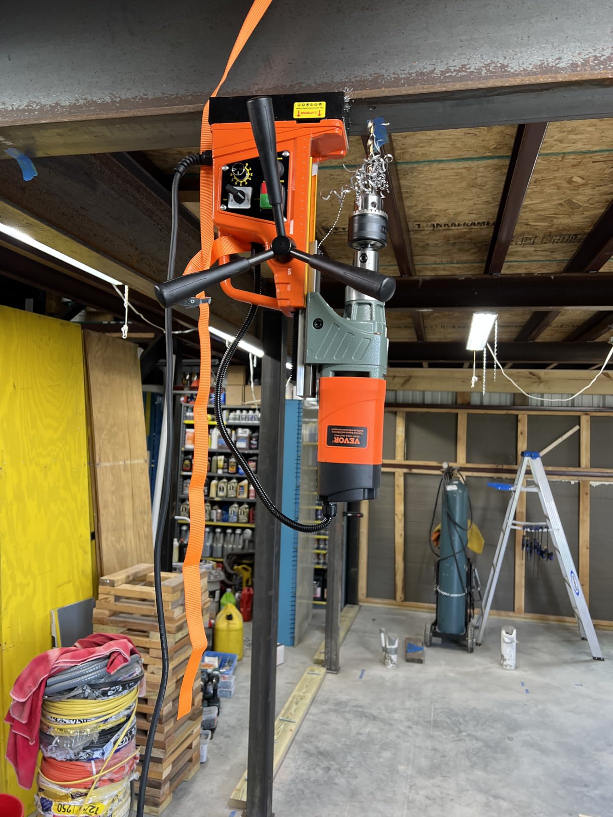 VEVOR Magnetic Drill, 1450W Motor 1.6 in Boring Diameter, 2810 lbf Portable Electric Mag Drill Press, with 2 Coring Bits, Variable Speed, Drilling Machine for Metal Surface, Home Improvement Industry customer photo 1