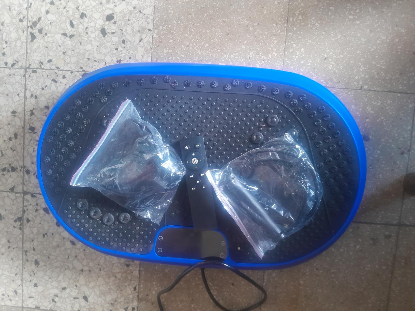 Vibration Plate Exercise Machine, Vibrating Fitness Platform, Full Body Shaker Workout Equipment, Bluetooth Power Shaping Vibrate Plate, Board Sport for Home Exercise Gym customer photo 2