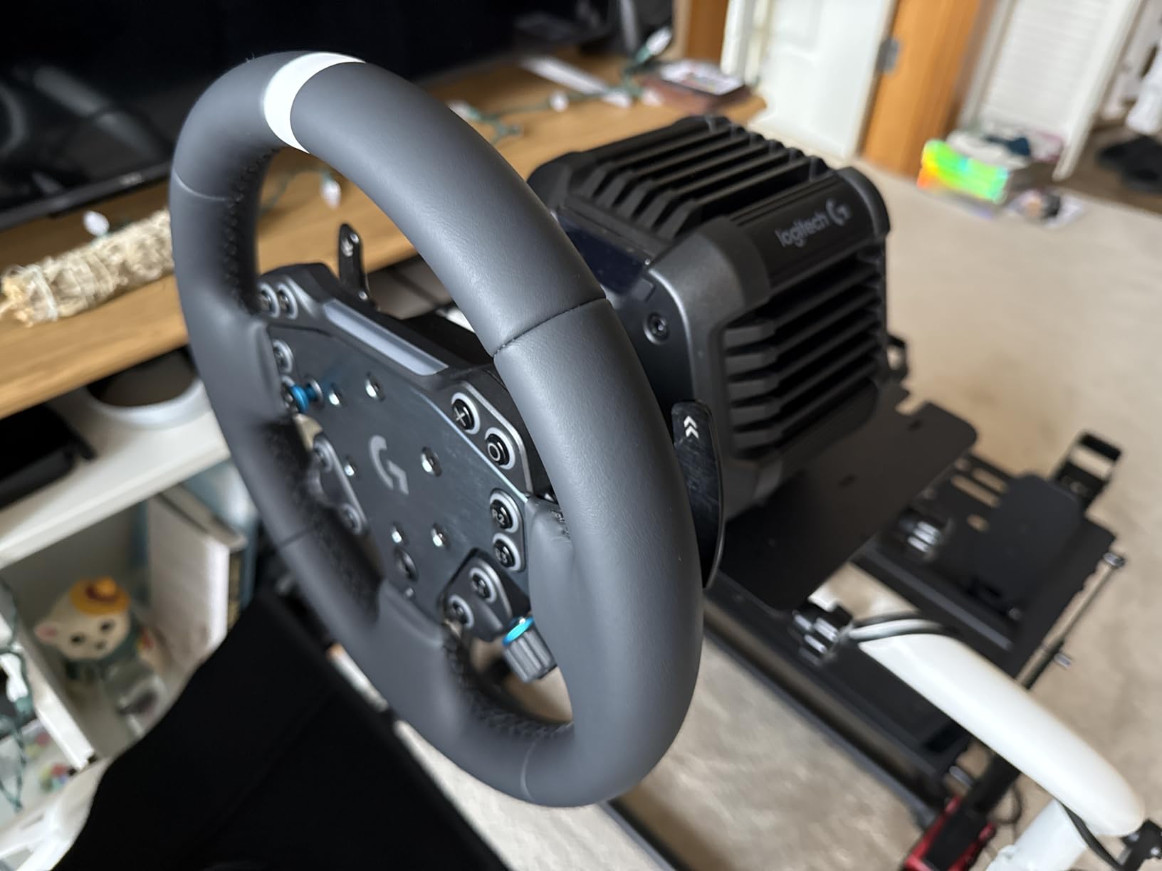 Logitech G RS50 System, 3-Piece Sim Racing Steering Wheel Setup - RS50 Wheel base with 8 Nm Direct Drive, RS Wheel Hub with 13 Buttons and RS Round Wheel 11-inch customer photo 2