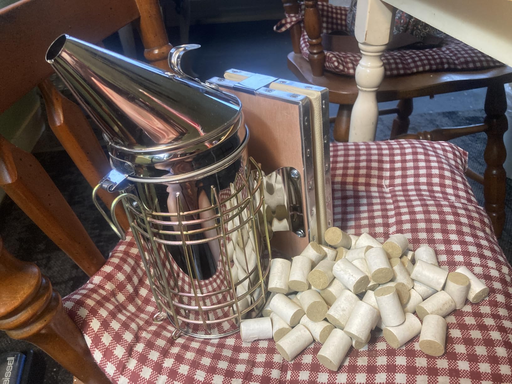 Bee Hive Smoker Kit - Stainless Steel Smoker with Heat Shield & 54 Smoking Pellets, Ideal Beekeeping Supplies for Beginners & Professionals customer photo 2