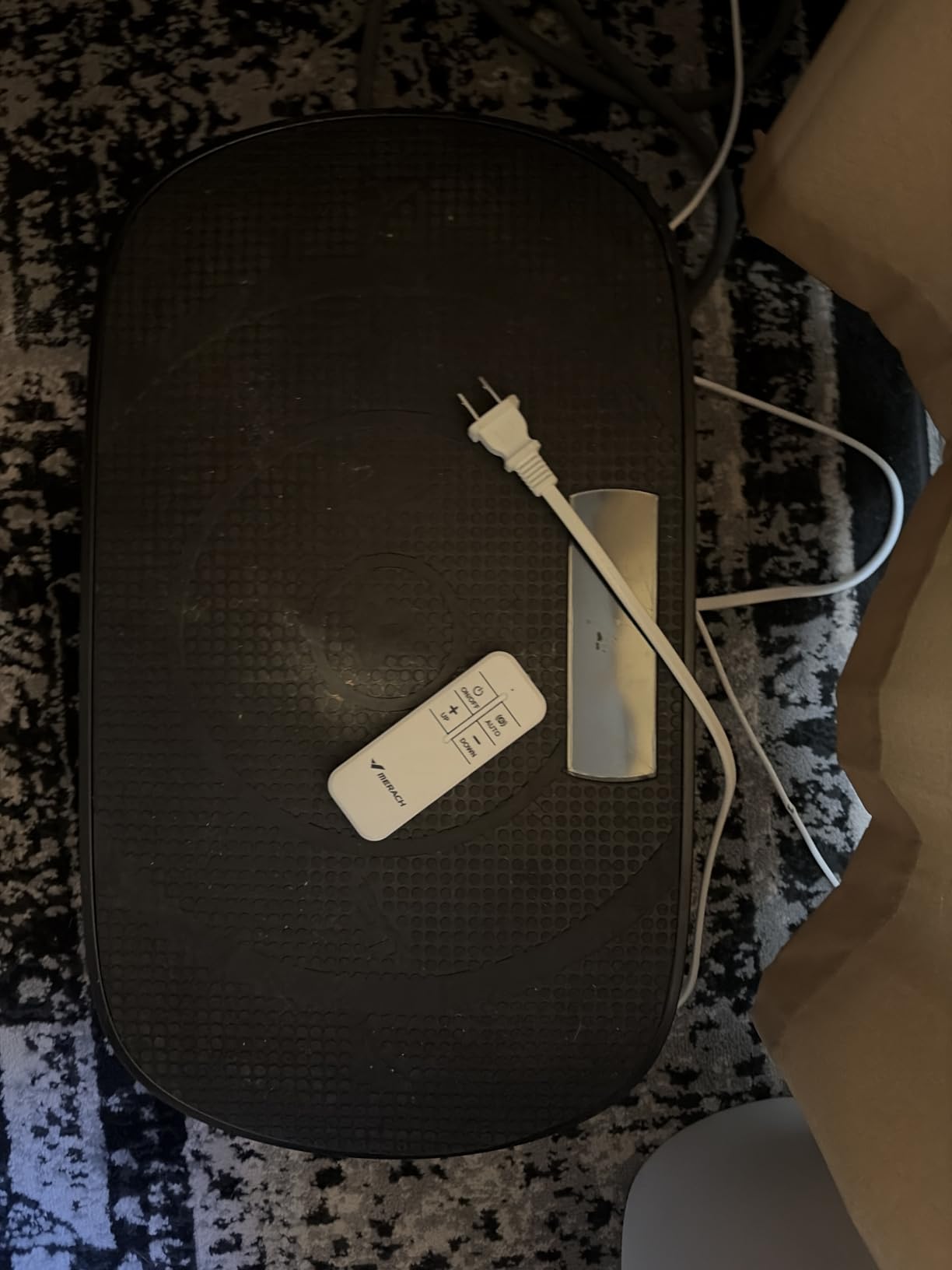 MERACH Vibration Plate Exercise Machine, Curved Vibration Plate for Lymphatic Drainage Weight Loss, Vibrating Plate with Real-Time Calorie Tracking on LED Display, Workout Equipment for Home Women Men customer photo 1