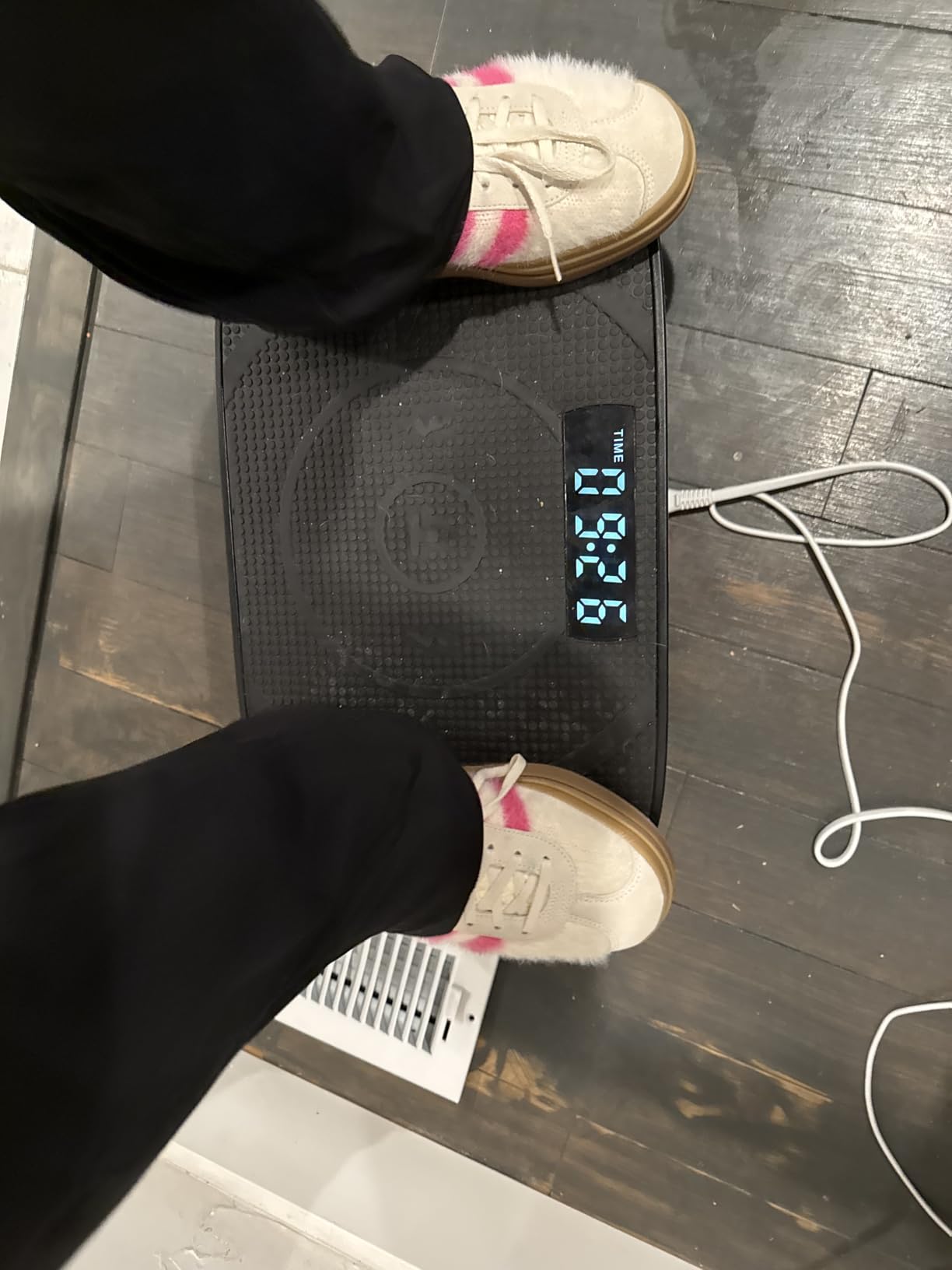 MERACH Vibration Plate Exercise Machine, Curved Vibration Plate for Lymphatic Drainage Weight Loss, Vibrating Plate with Real-Time Calorie Tracking on LED Display, Workout Equipment for Home Women Men customer photo 2